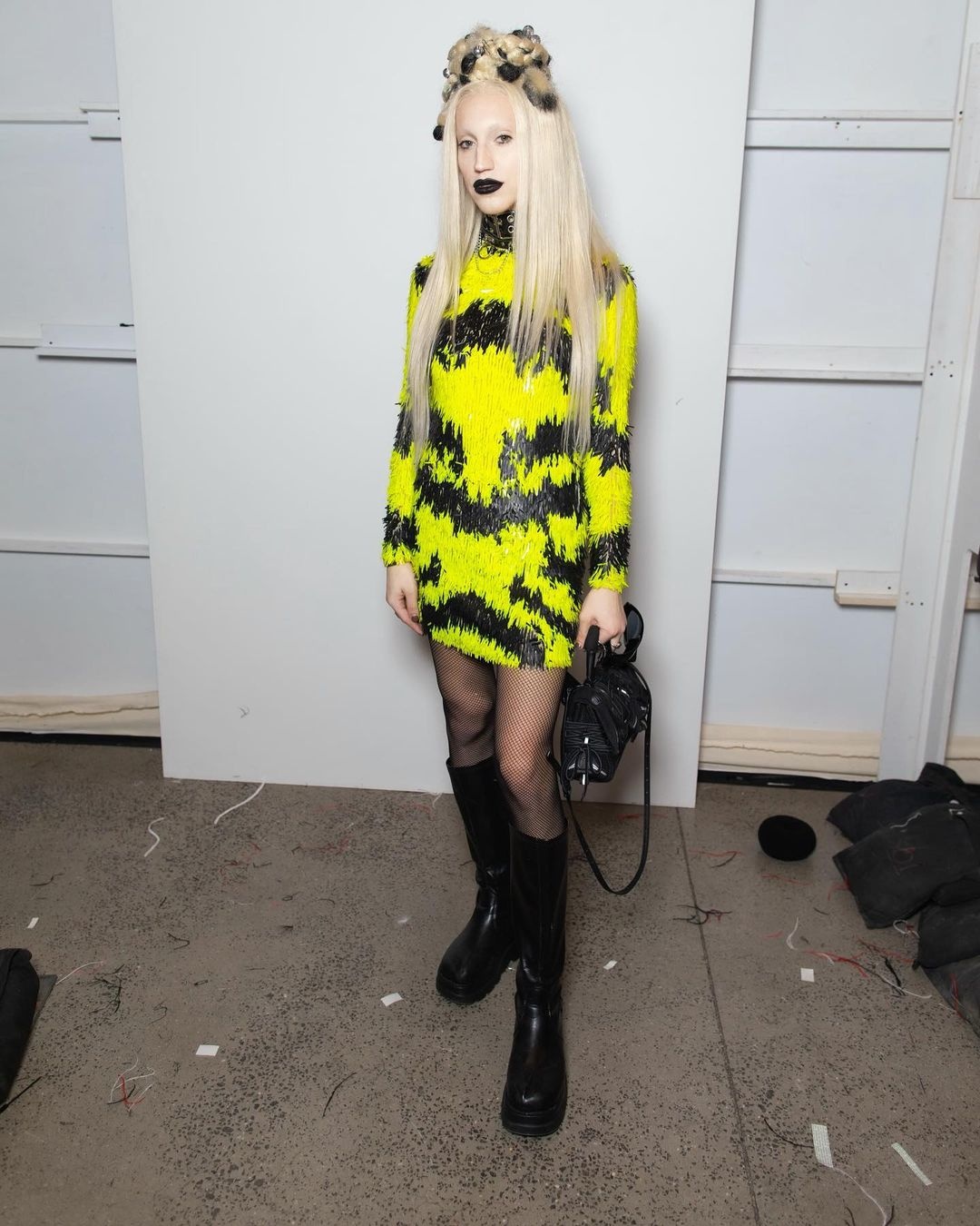 nguoi mau danh khach moi anh 2