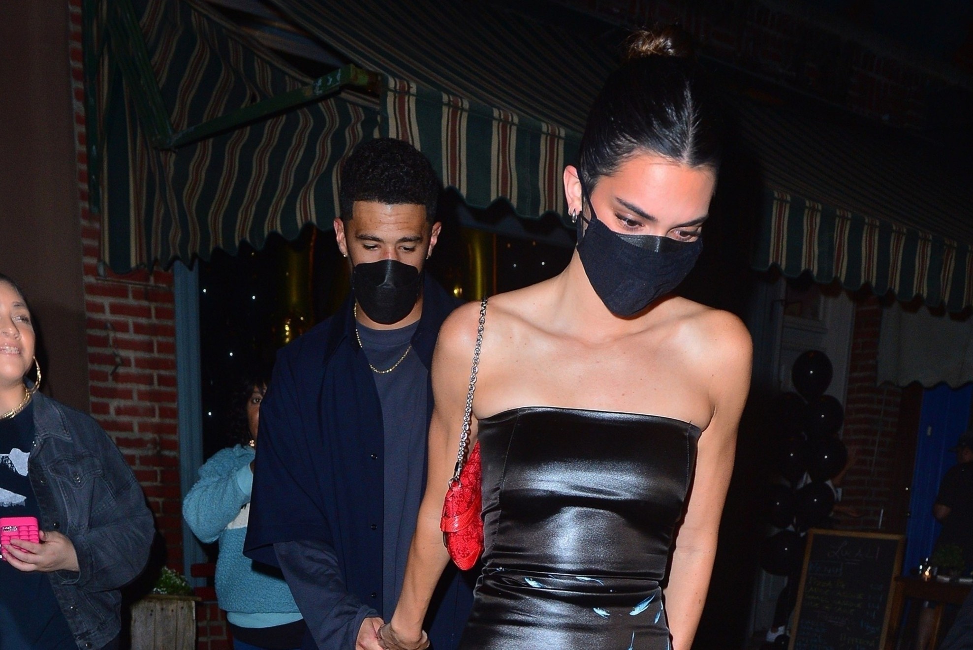 Tinh huong kho xu cua Kendall Jenner hinh anh