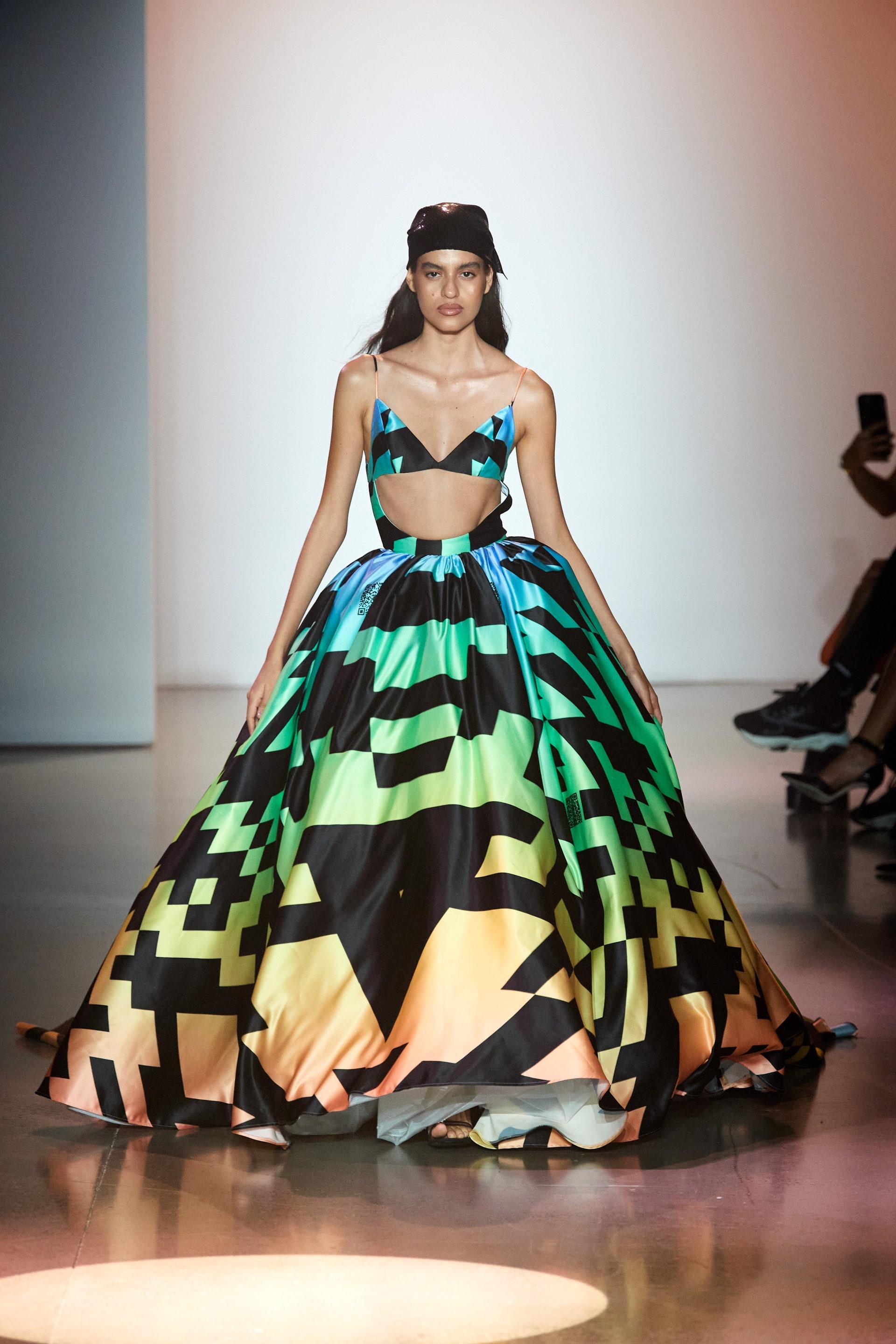 nguoi mau danh khach moi anh 5