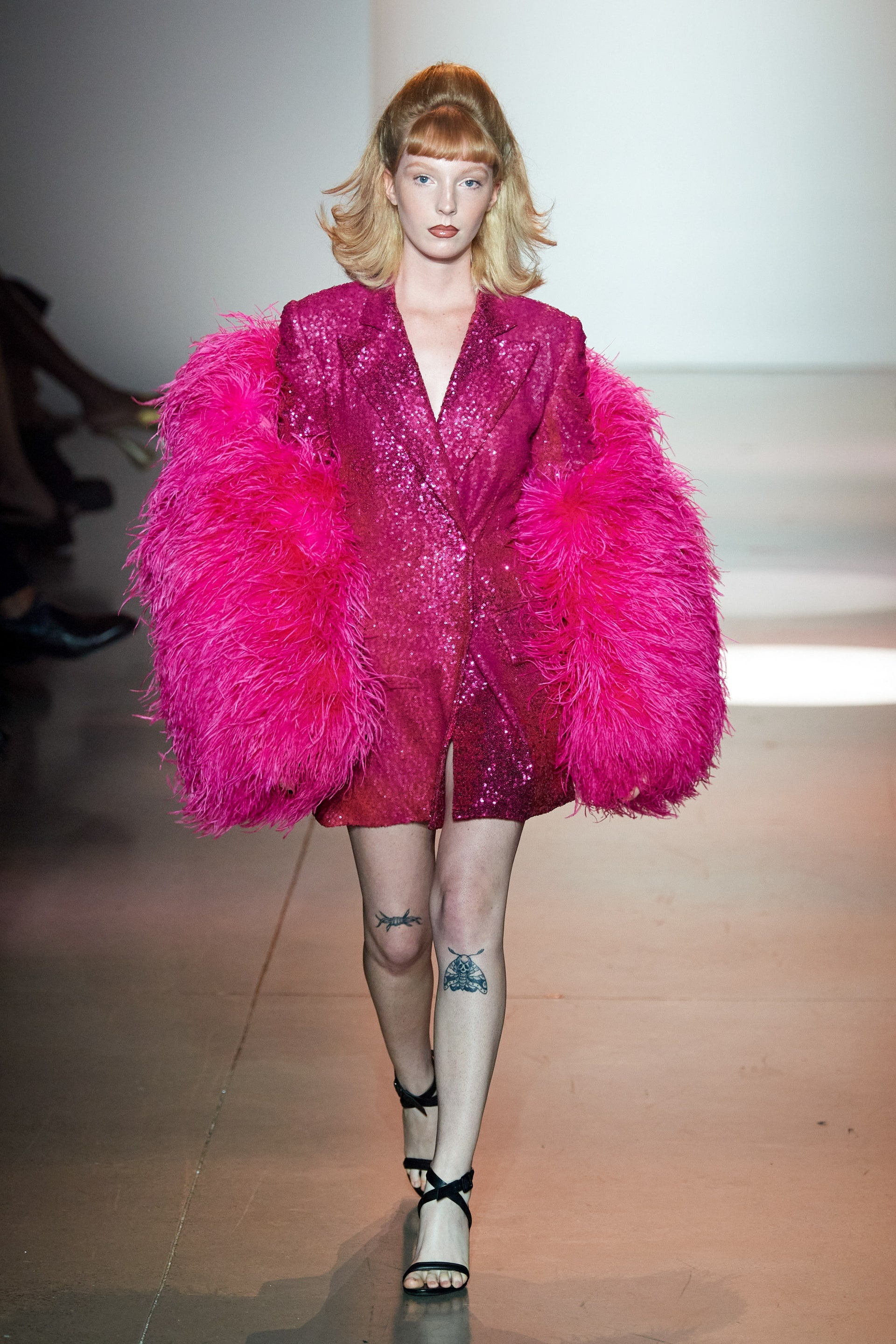 nguoi mau danh khach moi anh 4