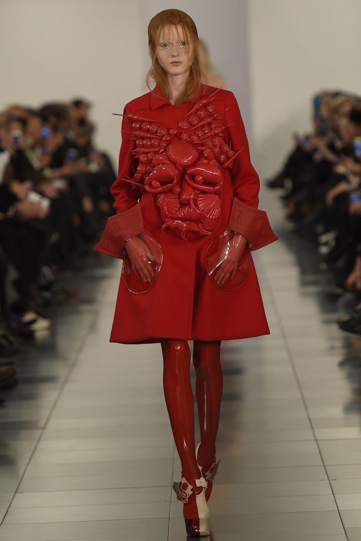 khoanh khac gay soc cua thoi trang anh 9