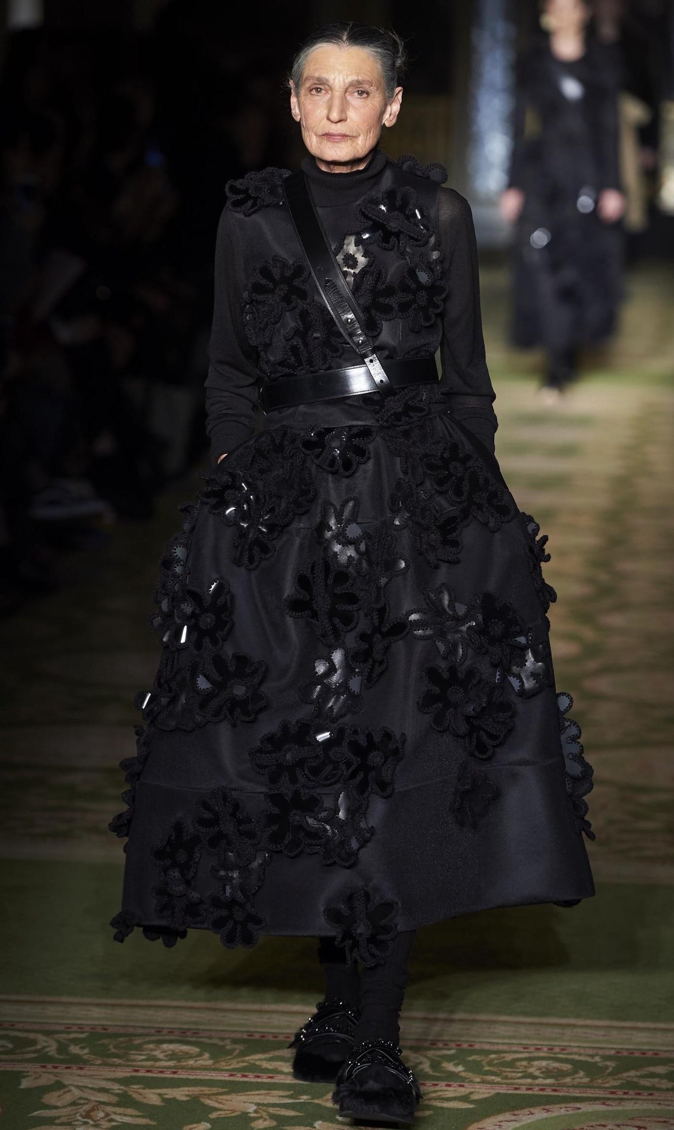 khoanh khac gay soc cua thoi trang anh 11