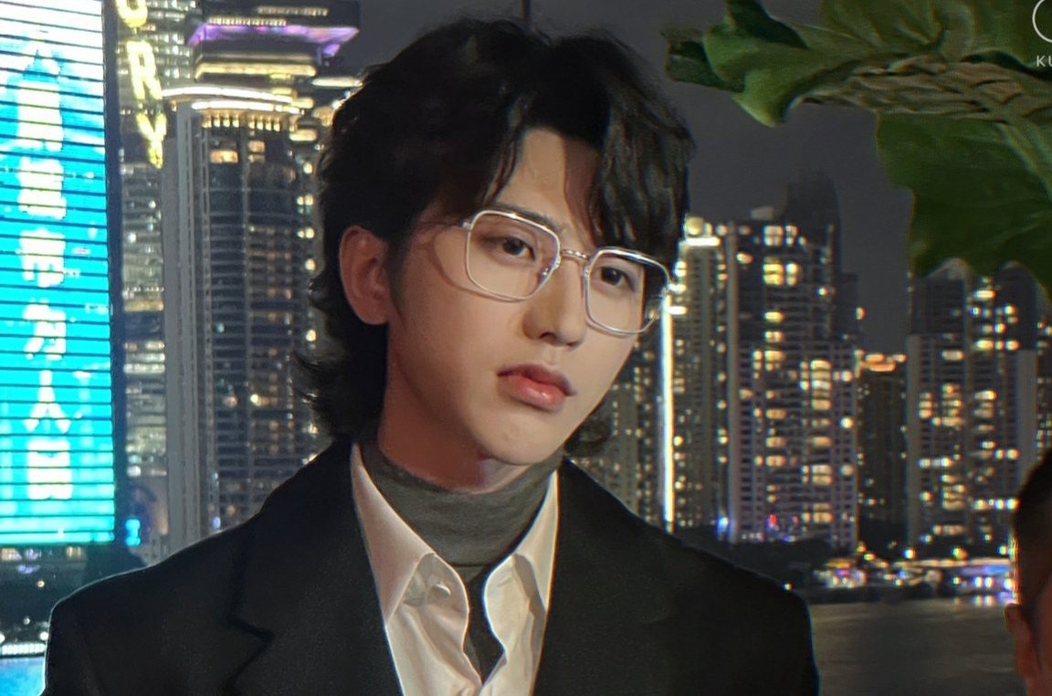 Sao chau A tai buoi trinh dien thoi trang quoc te hinh anh