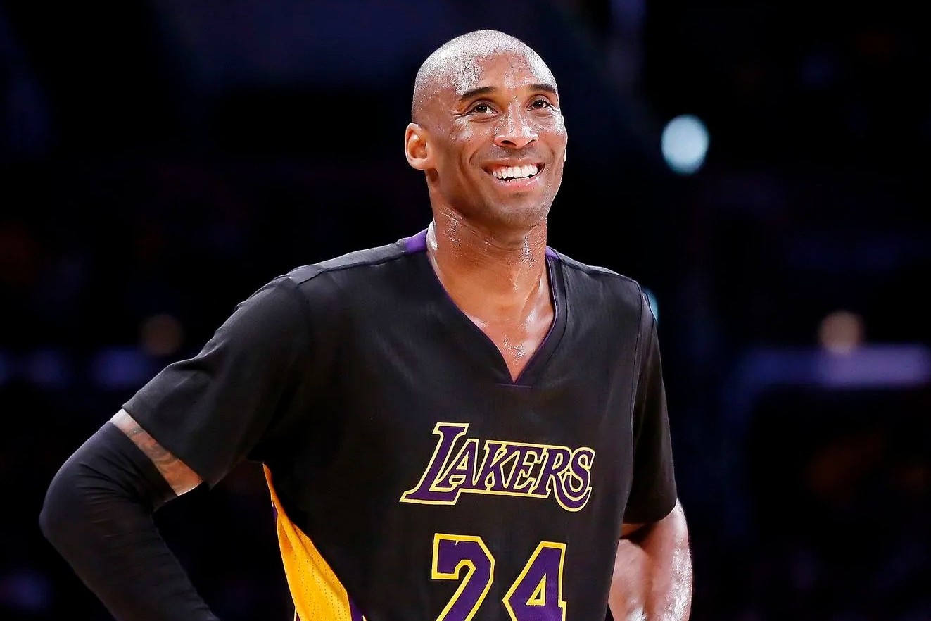 Con khat dong giay Kobe Bryant hinh anh