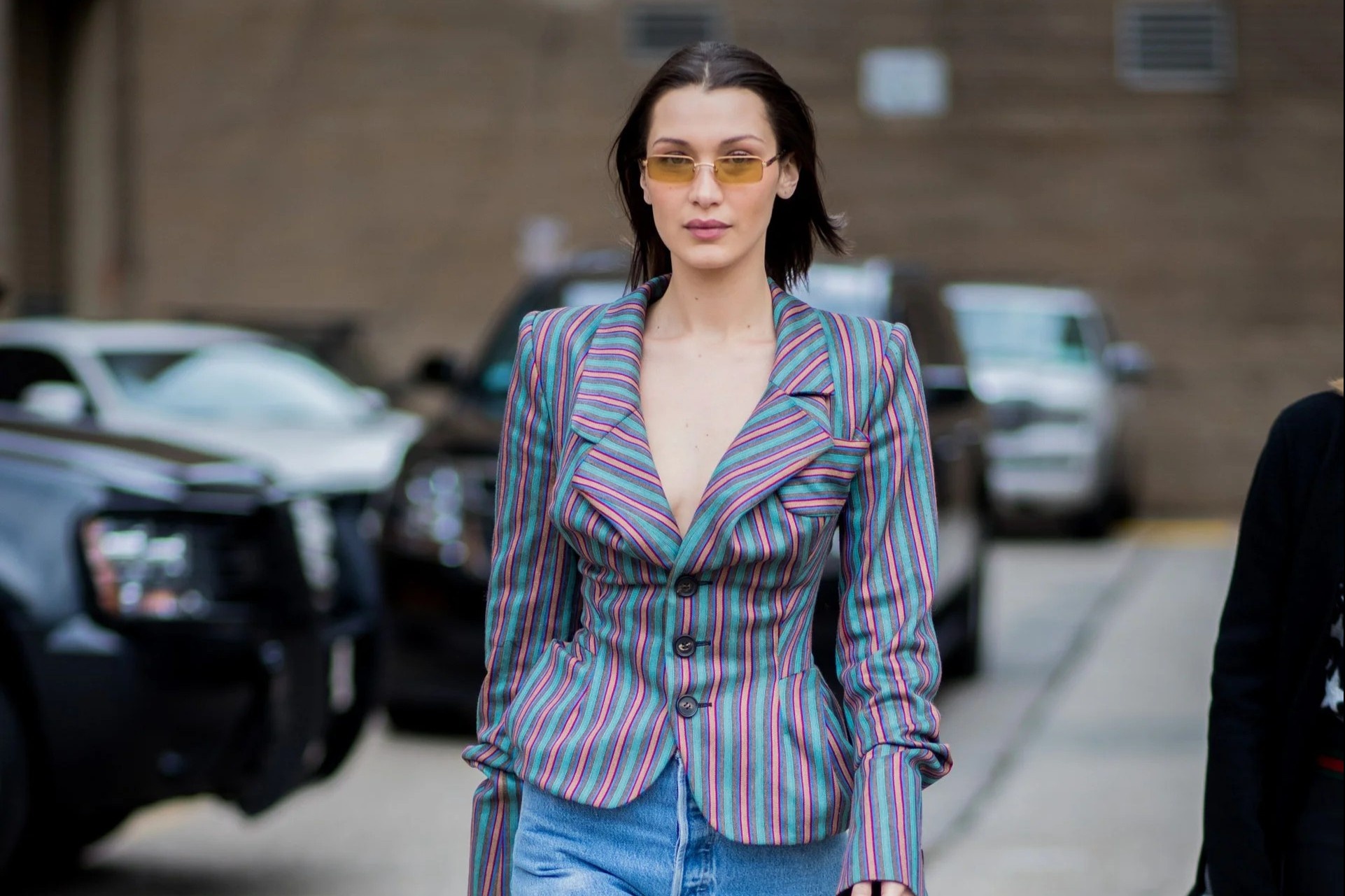 Ao blazer va quan jeans - bo dong phuc vinh cuu cua cac sieu mau hinh anh