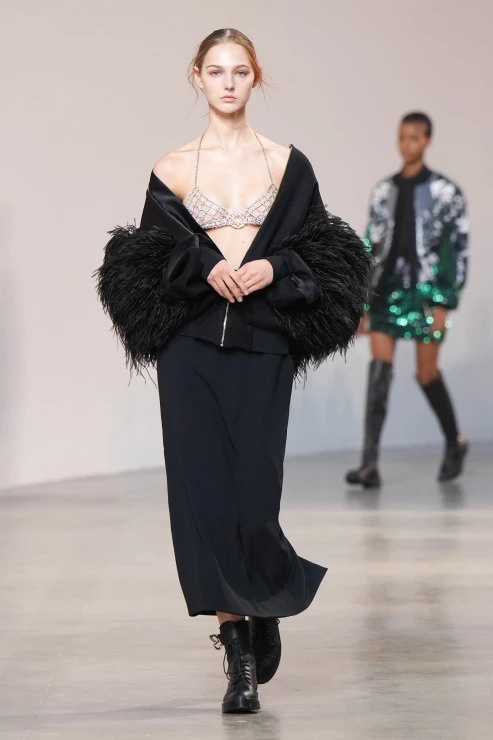 sao Việt ở show thời trang nước ngoài ảnh 16 sao Viet o show thoi trang nuoc ngoai anh 16