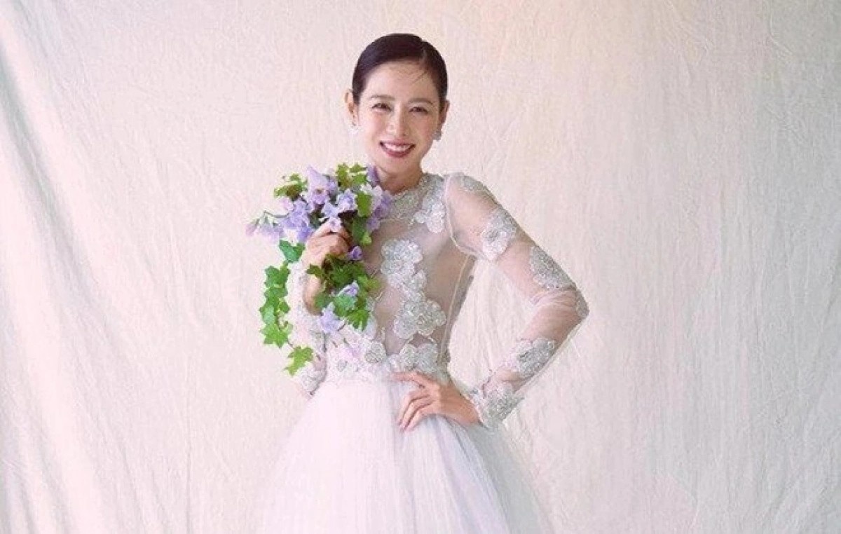 Ve ngoai cua Son Ye Jin tai dam cuoi the ky hinh anh