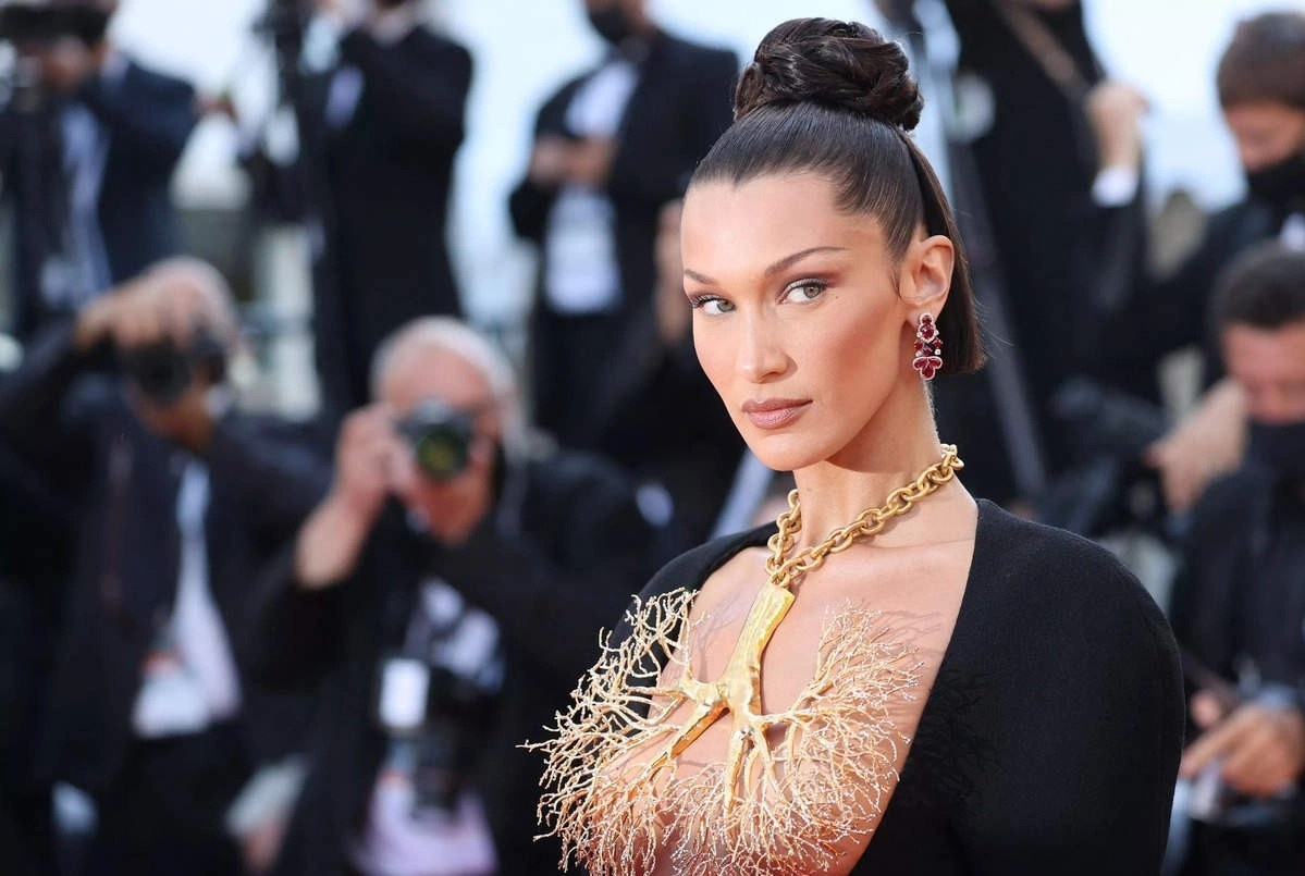 Bella Hadid lan san dien xuat hinh anh
