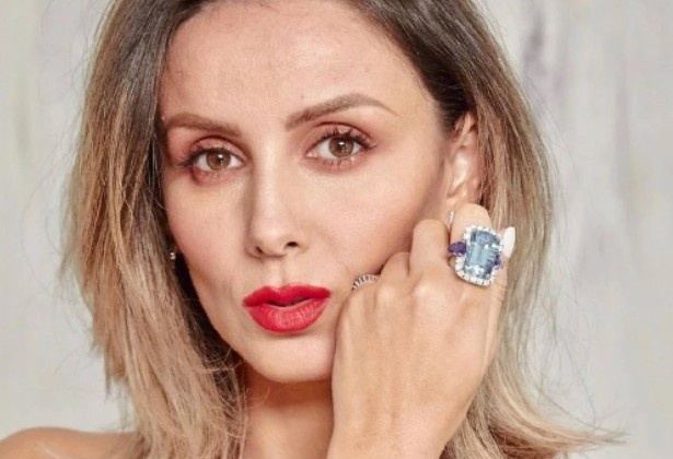 Ly do kim cuong mau dat gia hinh anh