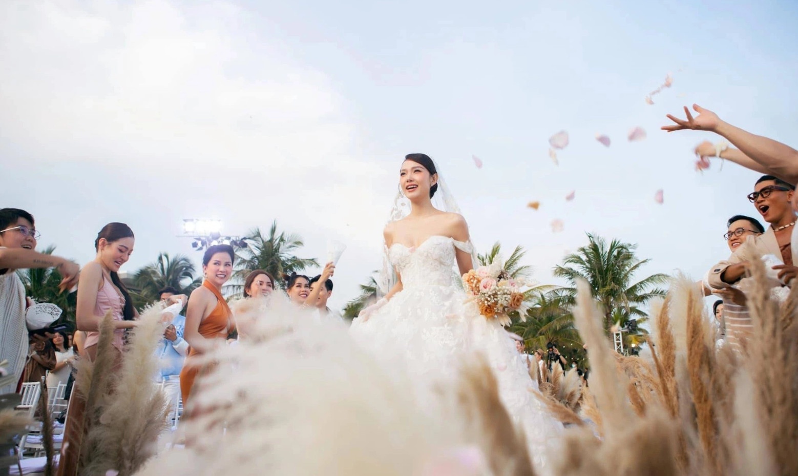 váy cưới minh hằng ảnh 1 vay cuoi minh hang anh 1