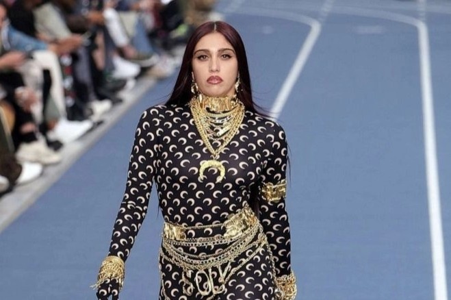 Con gai Madonna lam vedette show thoi trang nam hinh anh