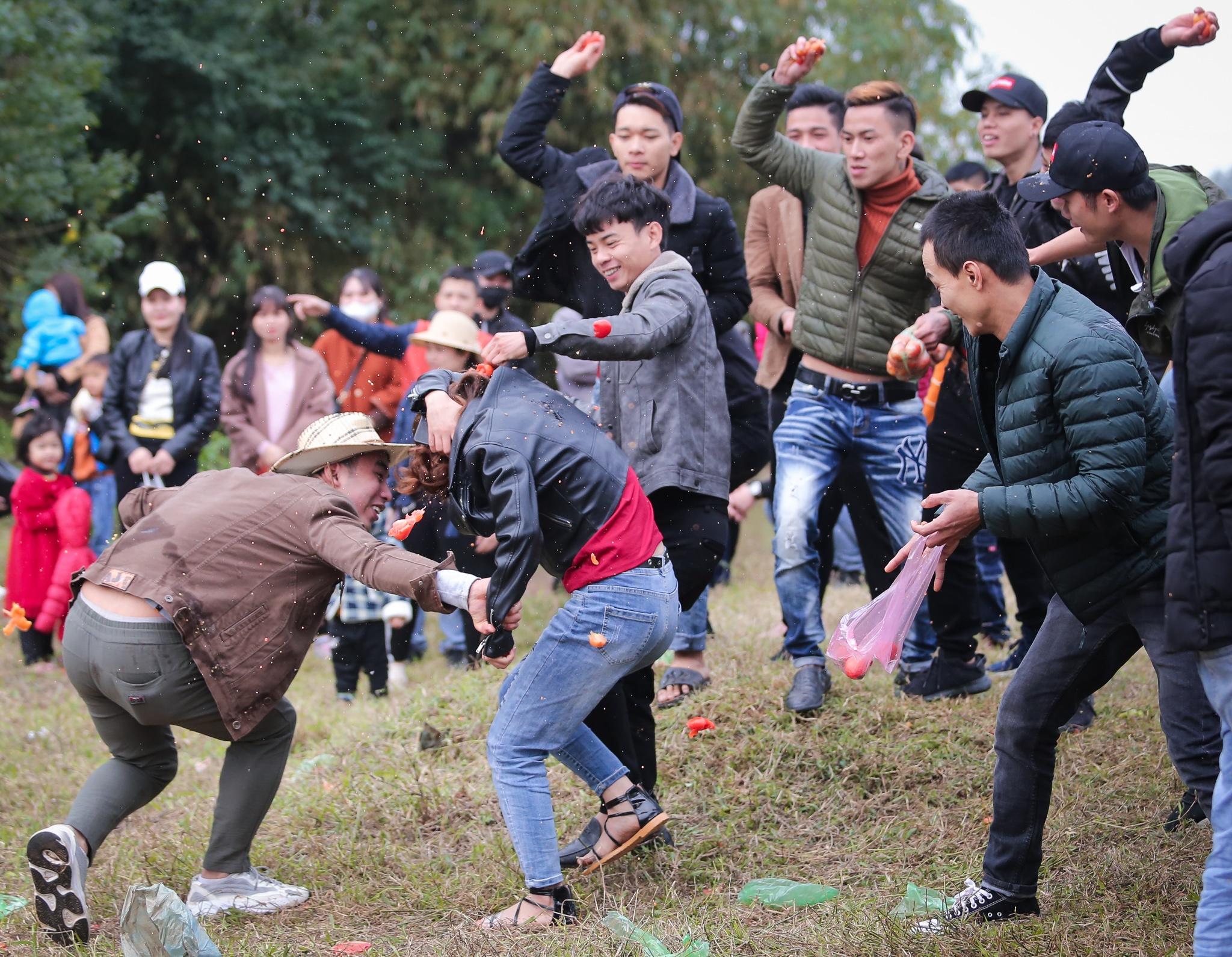 nem ca chua cau may anh 6