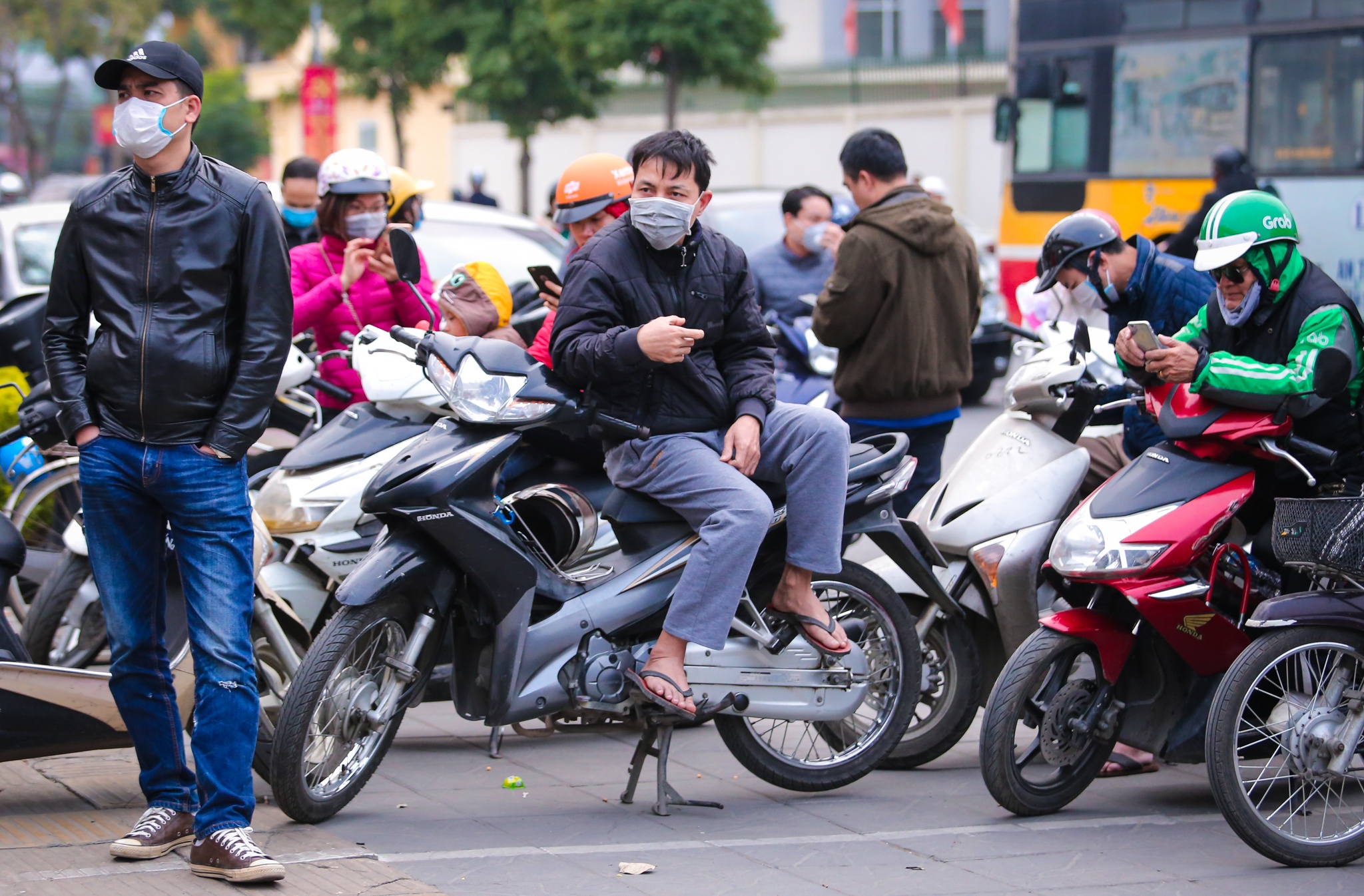 Nguoi dan Cau Giay so bi lay virus anh 13