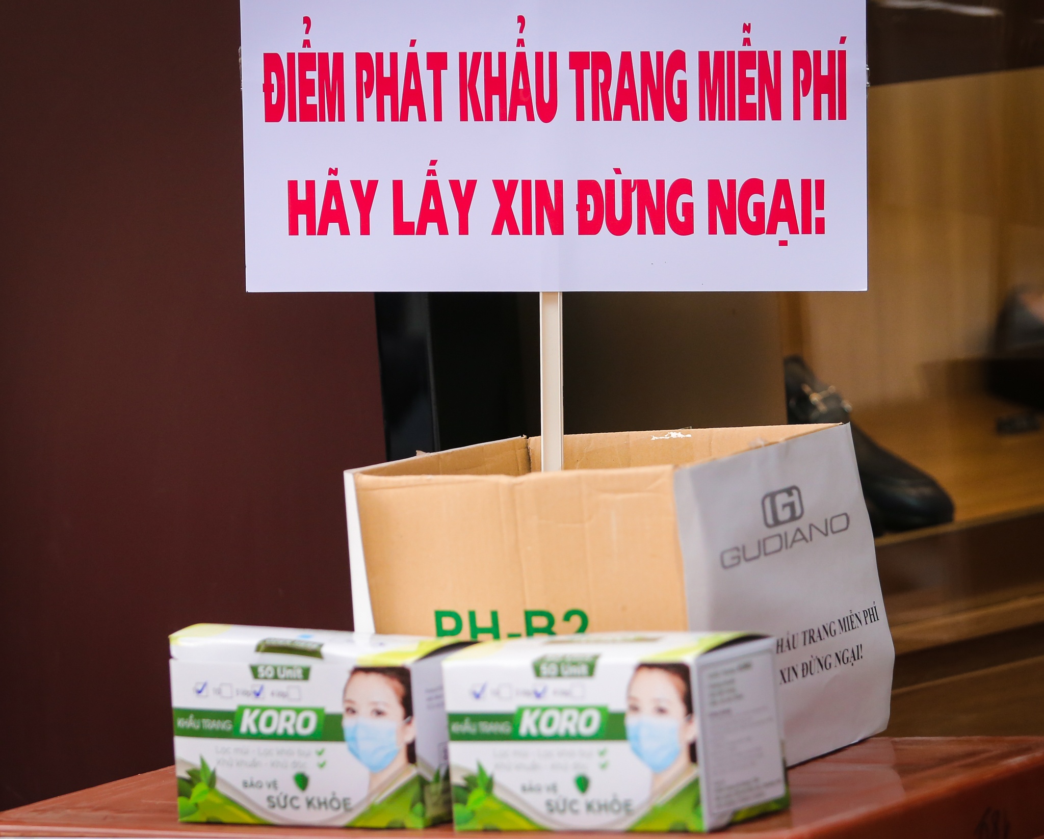 Nguoi dan Cau Giay so bi lay virus anh 8