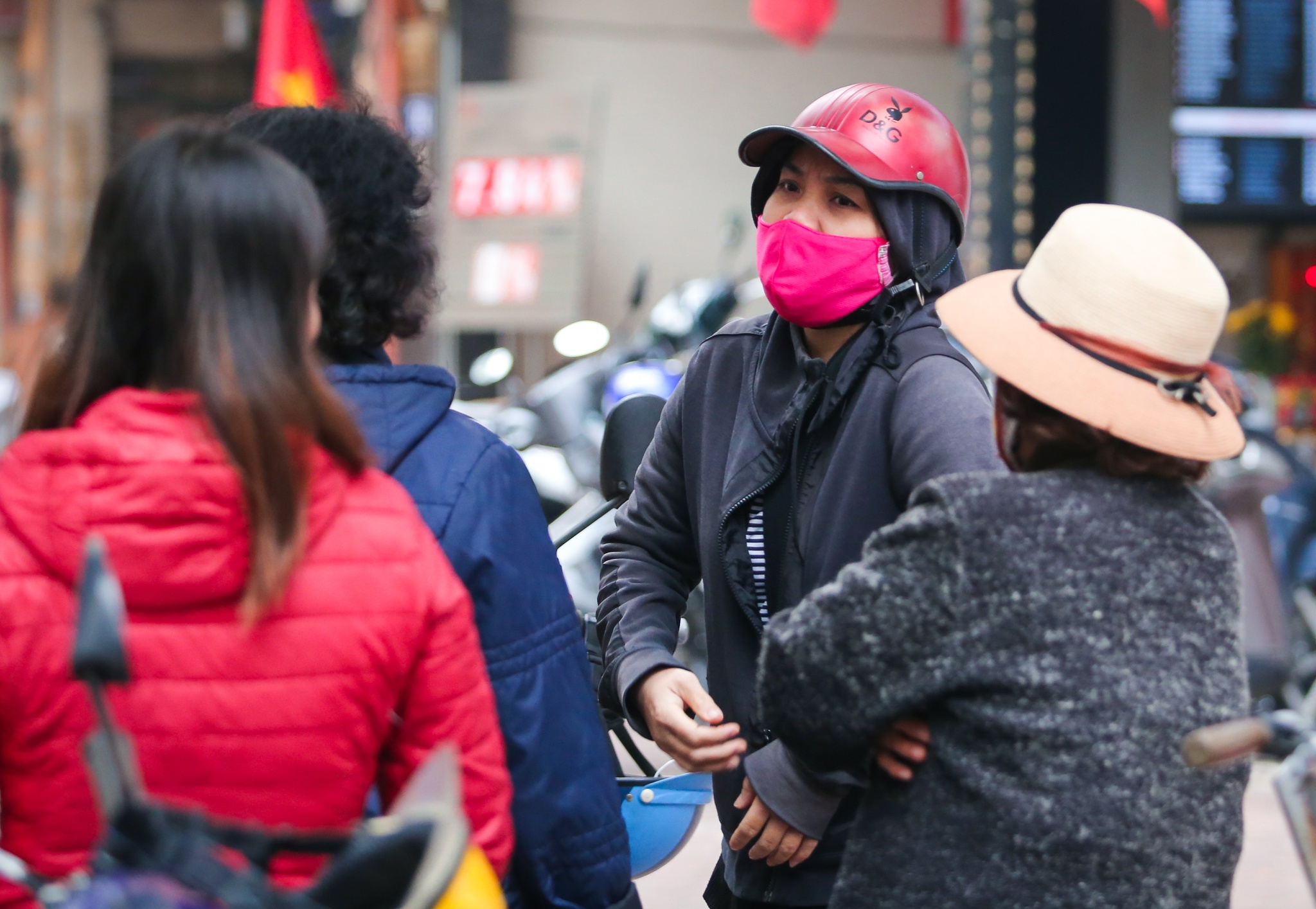 nguoi Ha Noi mua khau trang phong benh anh 2
