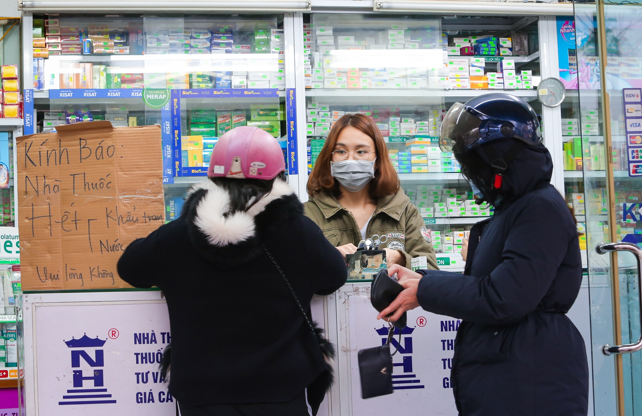 nguoi Ha Noi mua khau trang phong benh anh 5