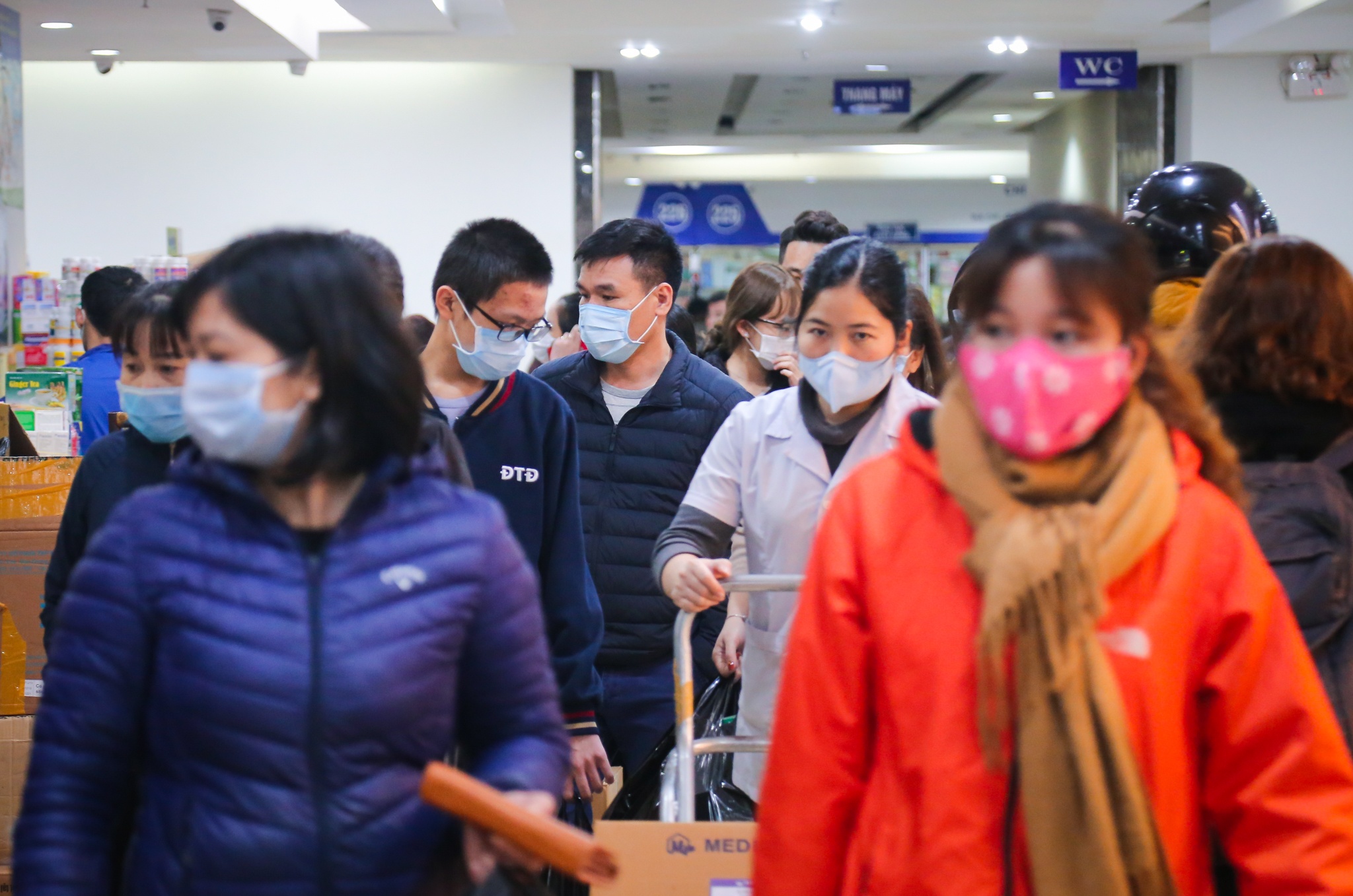 nguoi Ha Noi mua khau trang phong benh anh 7