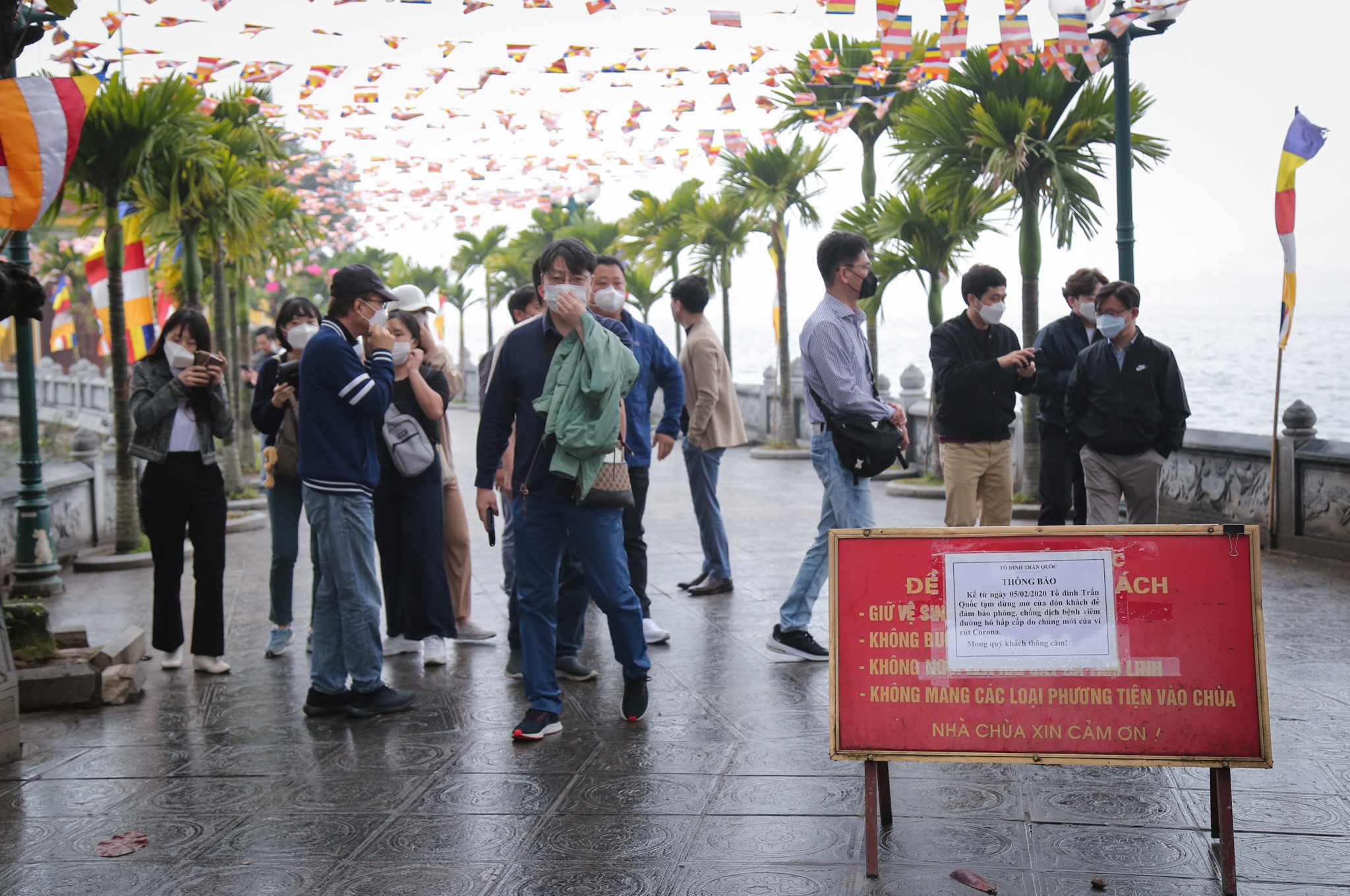 tam dong cua den chua phong dich anh 7