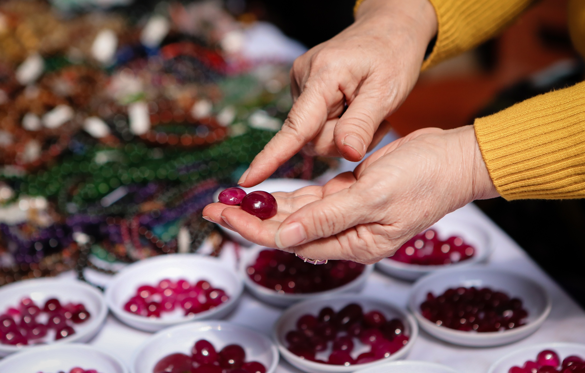 Cho da quy tien ty trong hem nho hinh anh