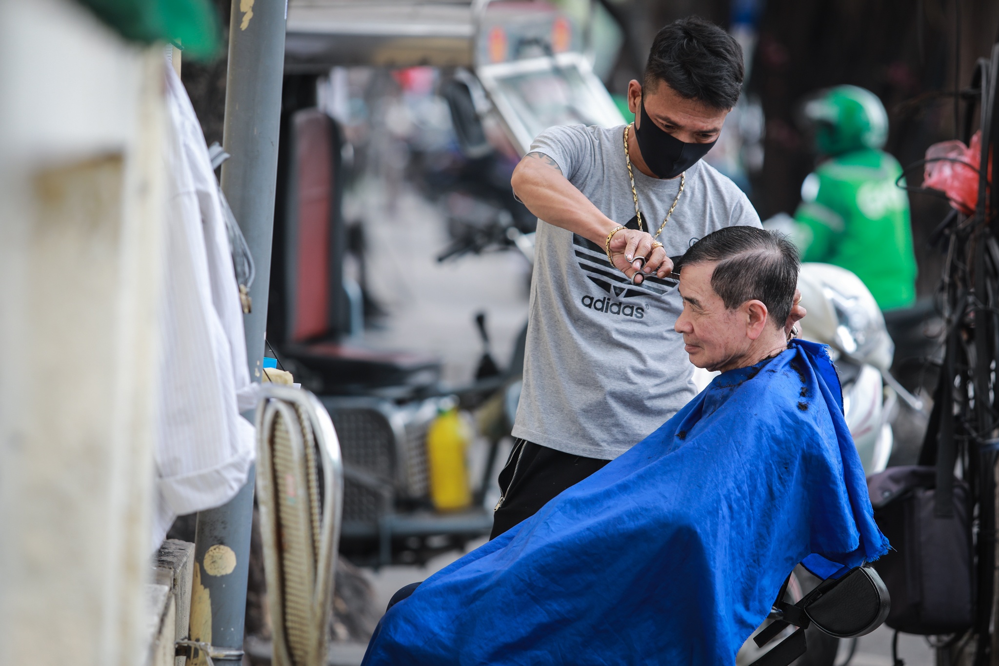 Nguoi gia lac quan truoc dich benh Covid-19 anh 2