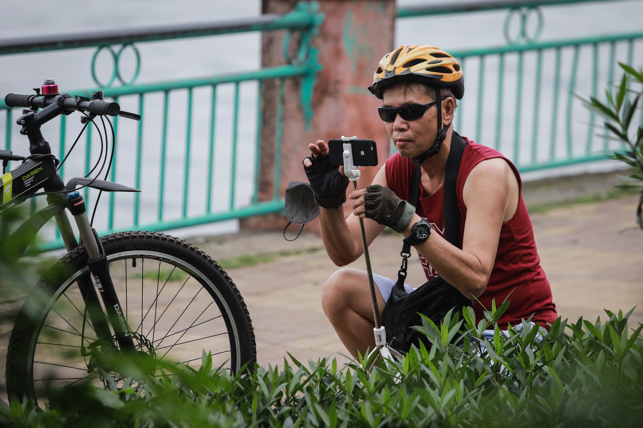 Nguoi gia lac quan truoc dich benh Covid-19 anh 4