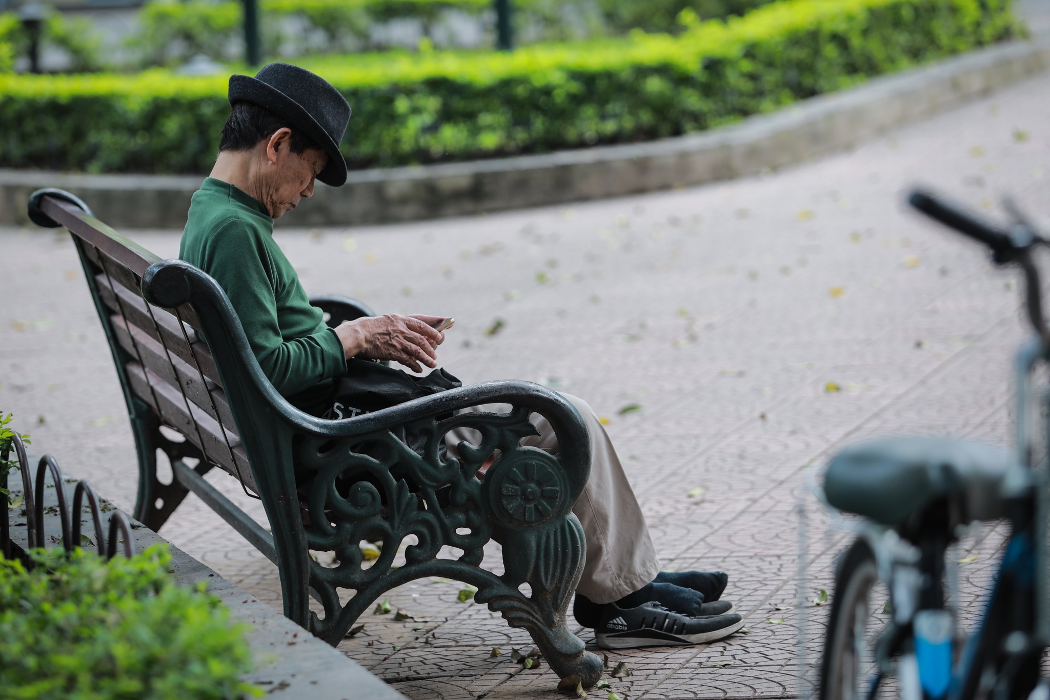 Nguoi gia lac quan truoc dich benh Covid-19 anh 12