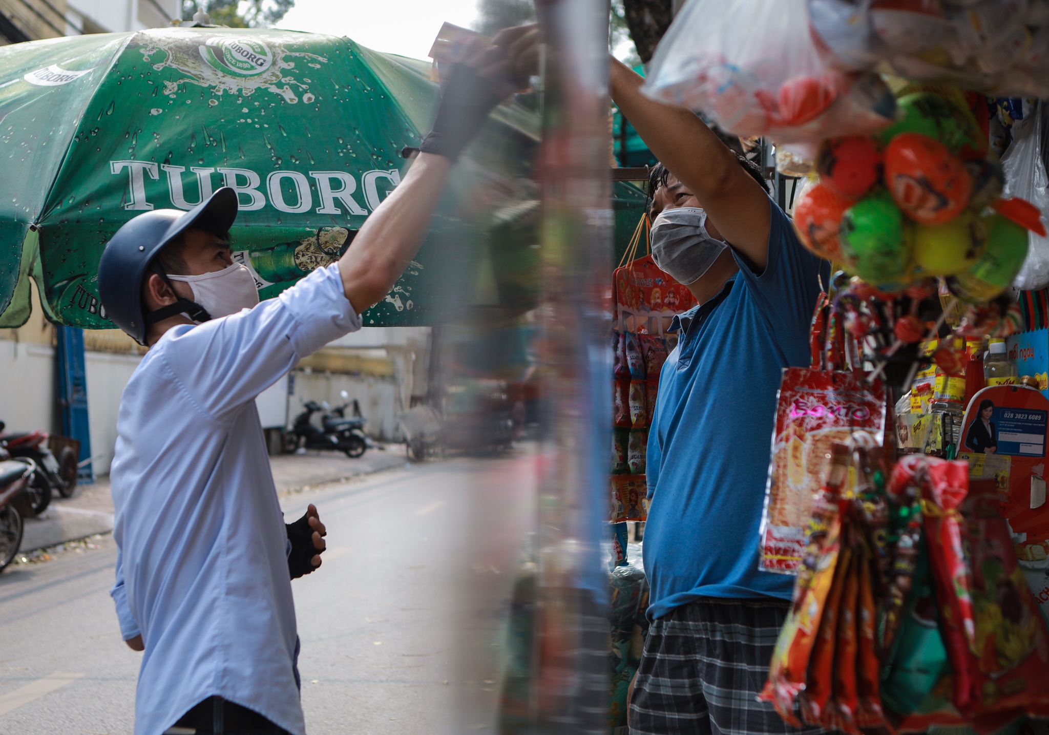 Tieu thuong gan Benh vien Bach Mai treo rem, deo mic khi ban hang hinh anh