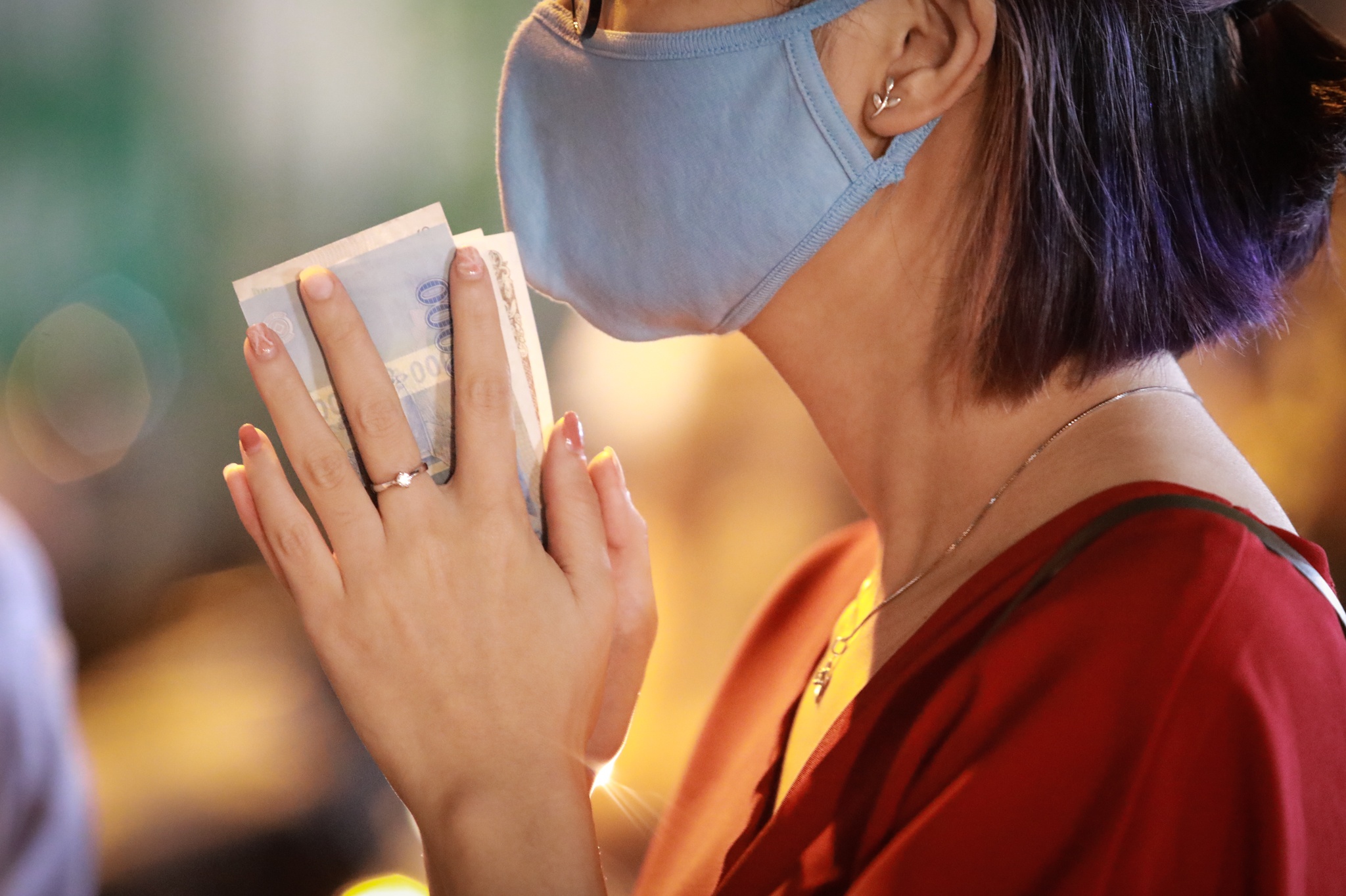 Nguoi dan tran ra duong vai vong truoc phu Tay Ho anh 8