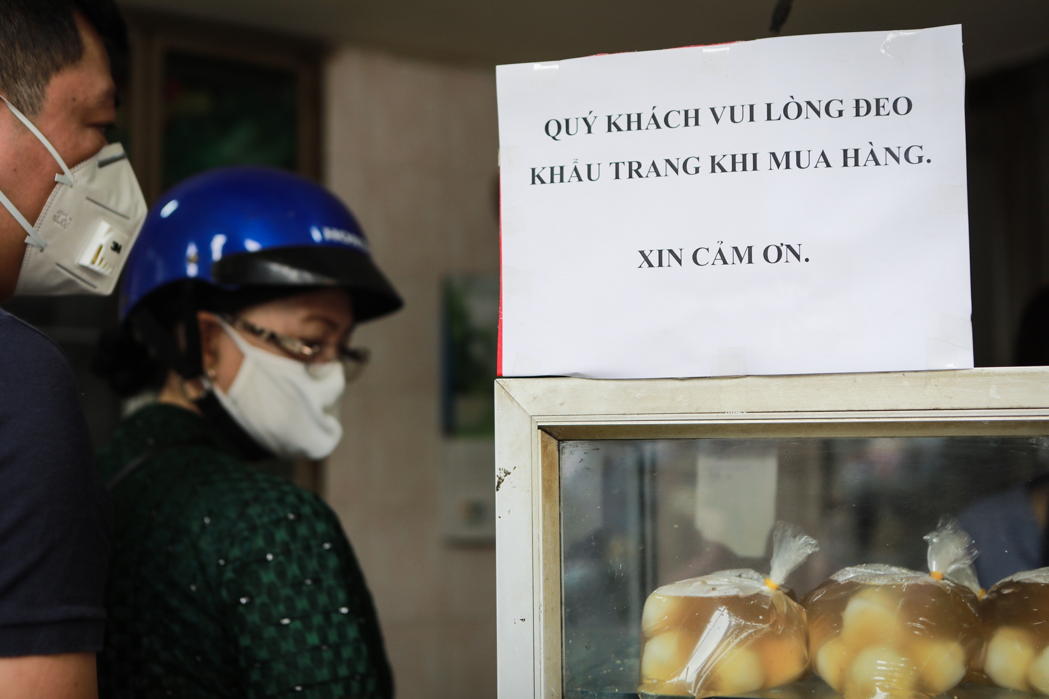 Xep dang dai tran ra duong doi mua banh troi,  banh chay mua dich anh 3