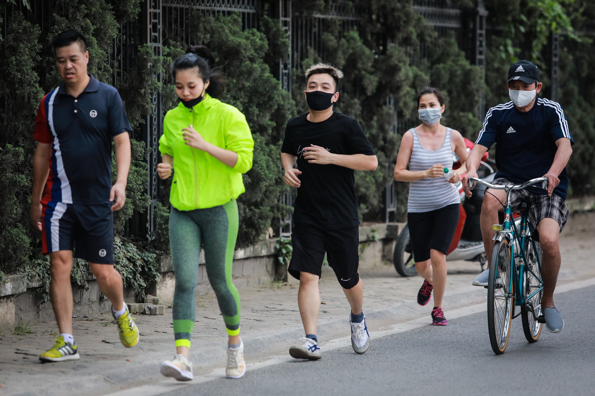 Nhieu cap doi chon ho Tay la diem hong gio giua dich benh anh 2