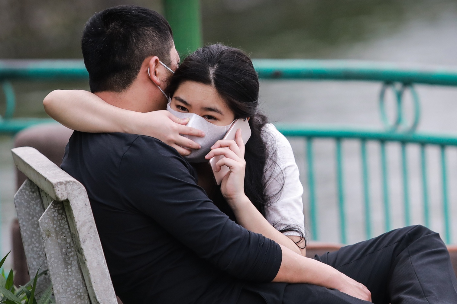 Nguoi dan ra ho Tay hong gio, om ap giua dich benh hinh anh