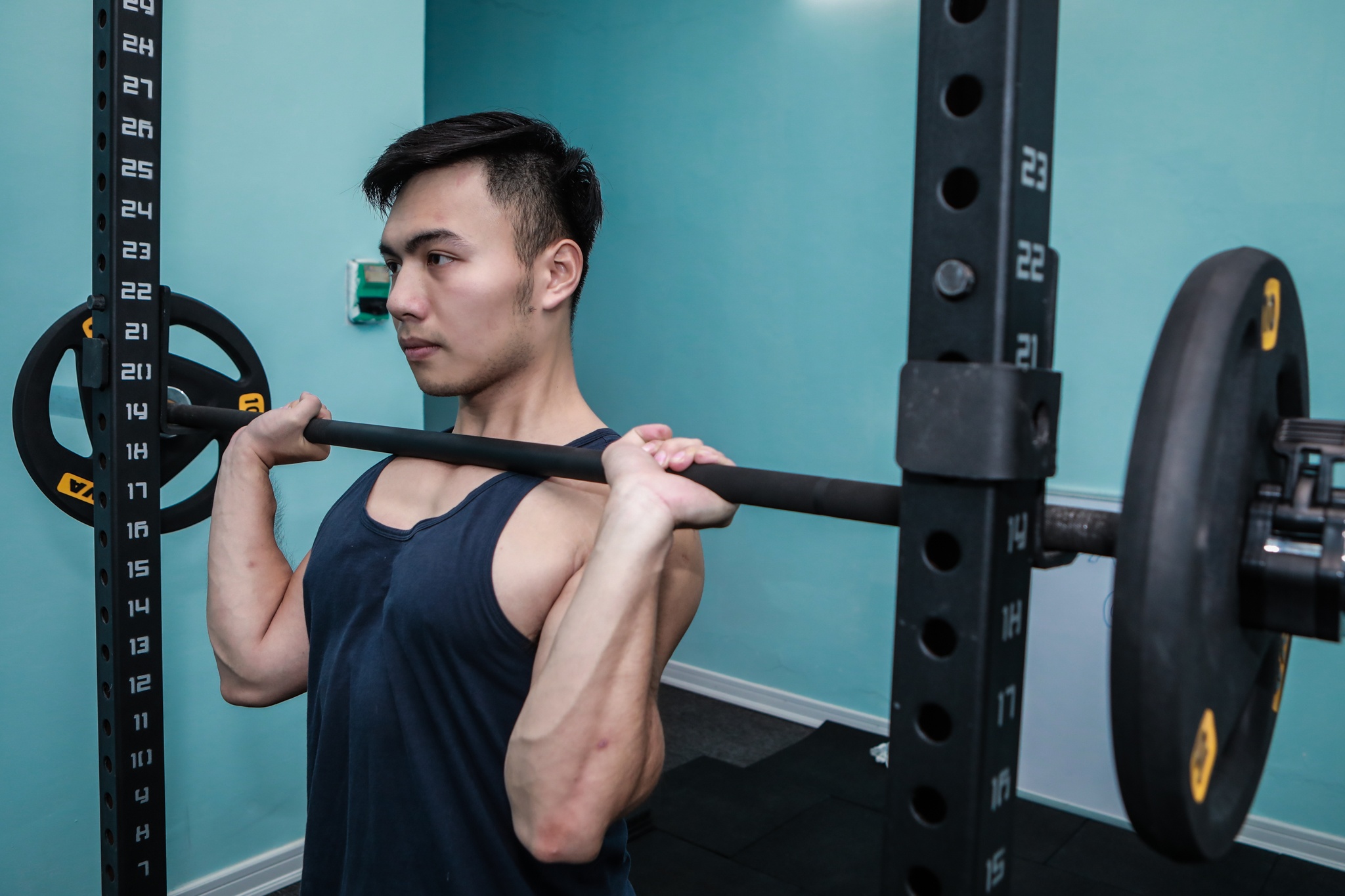 9X lam phong gym tai gia voi 50 trieu, tu tap luyen khi cach ly xa hoi hinh anh