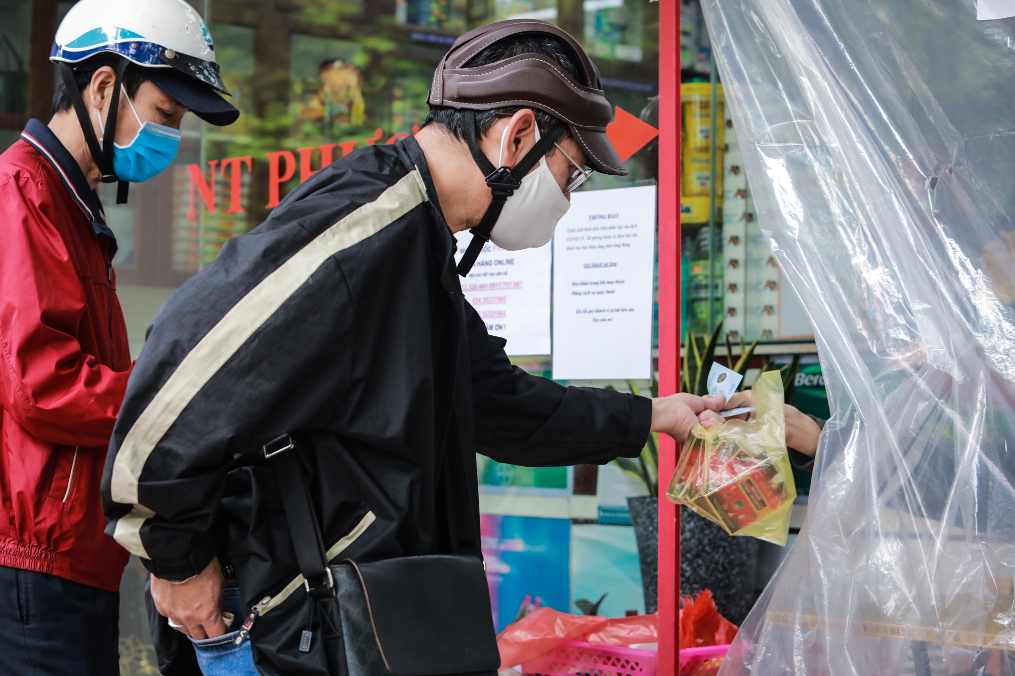 Muon kieu chong nhiem Covid-19 tai nha thuoc hinh anh