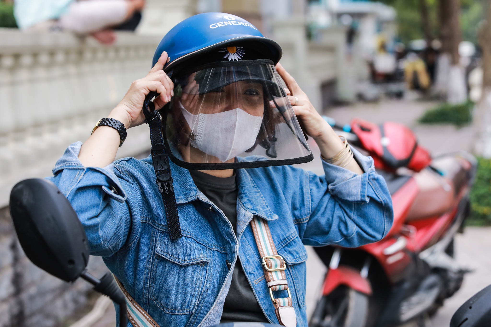 Mũ chống giọt bắn lên ngôi thời Covid-19 ảnh 6 Mu chong giot ban len ngoi thoi Covid-19 anh 6
