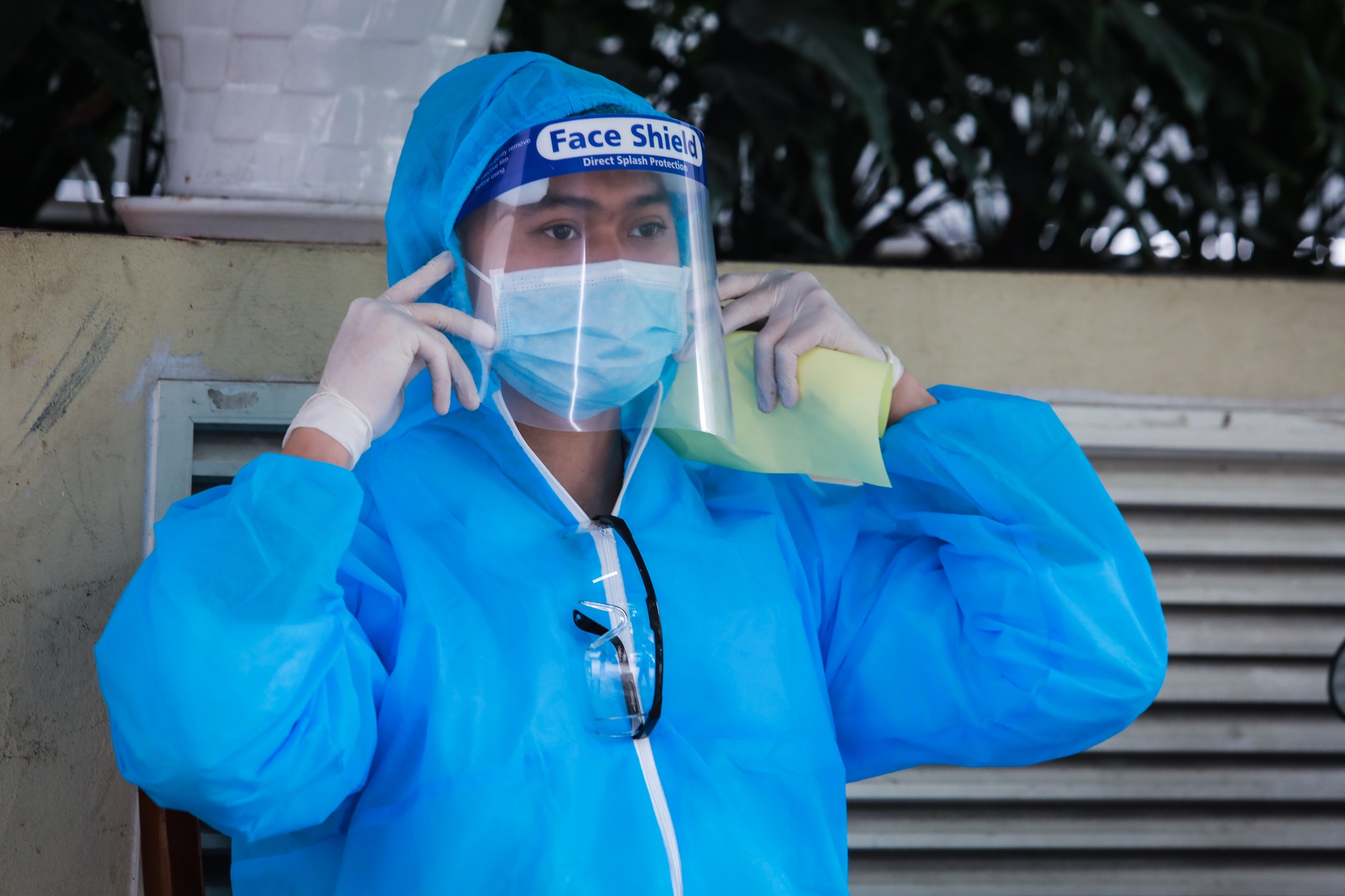 Mũ chống giọt bắn lên ngôi thời Covid-19 ảnh 1 Mu chong giot ban len ngoi thoi Covid-19 anh 1
