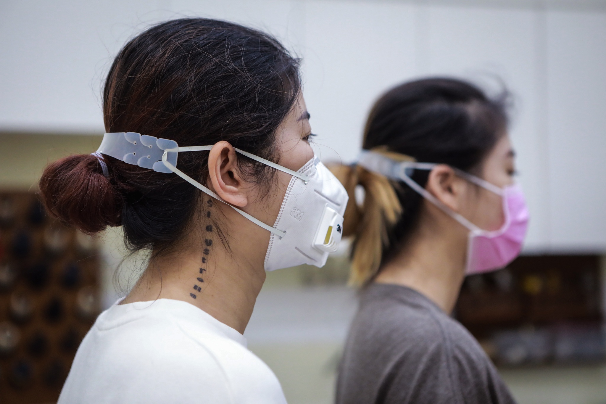 Xuong san xuat hang nghin chiec 'tai gia' tang y bac si hinh anh