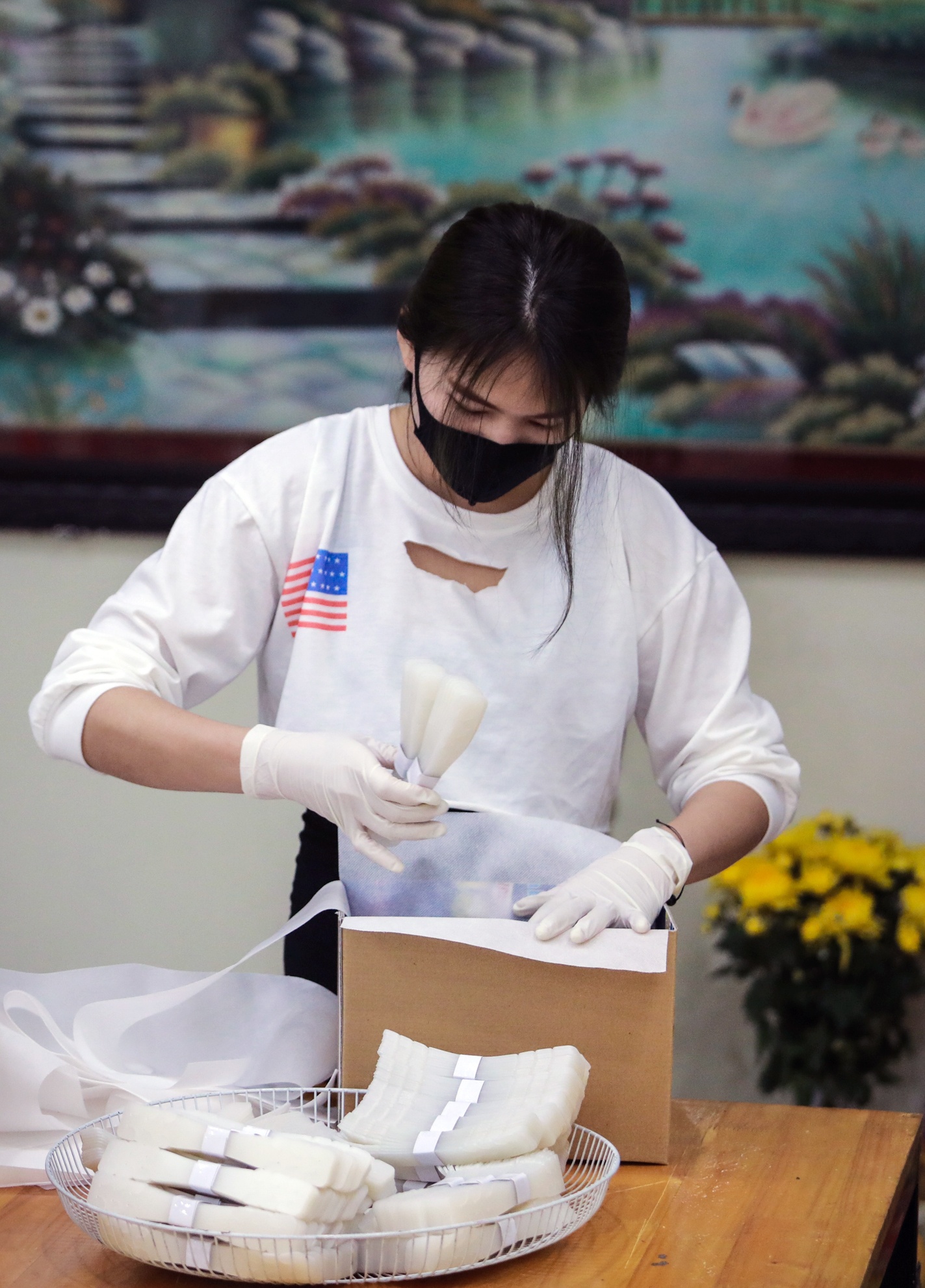 Sản xuất hàng nghìn chiếc "tai giả" tặng y bác sỹ mùa dịch  ảnh 8 San xuat hang nghin chiec "tai gia" tang y bac sy mua dich anh 8