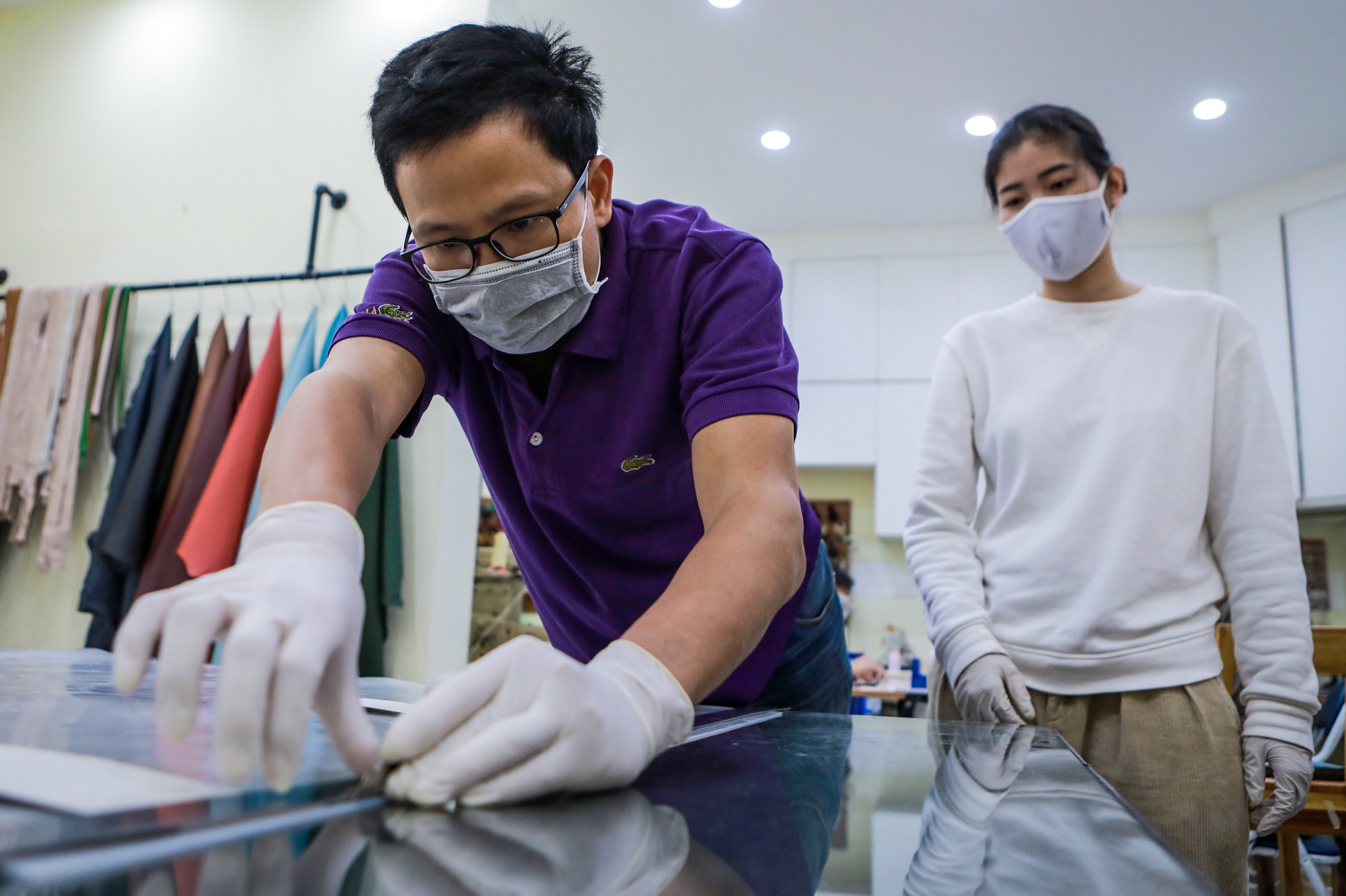 Sản xuất hàng nghìn chiếc "tai giả" tặng y bác sỹ mùa dịch  ảnh 2 San xuat hang nghin chiec "tai gia" tang y bac sy mua dich anh 2