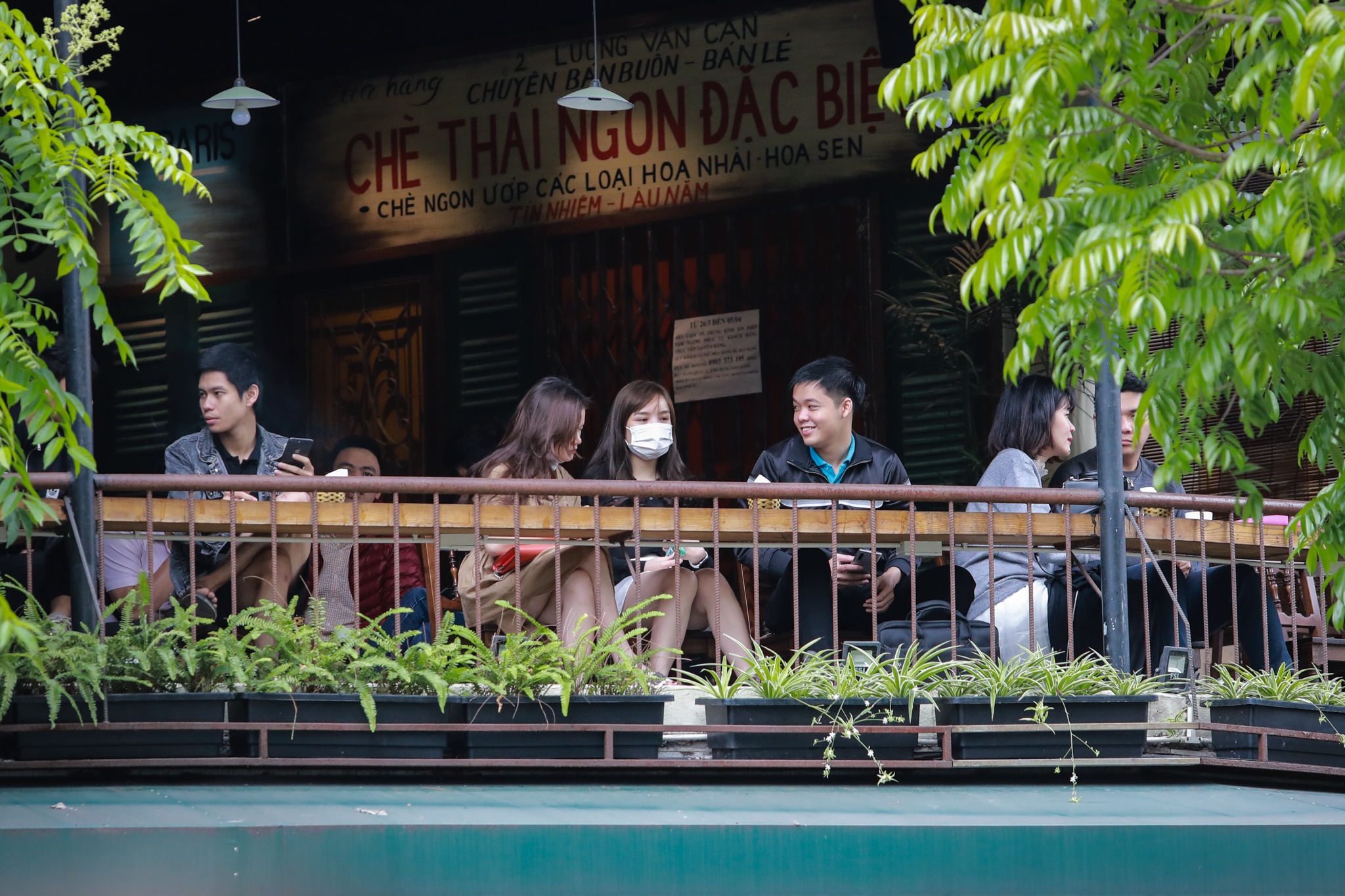 Quan com,  cafe dong duc vao buoi trua anh 12