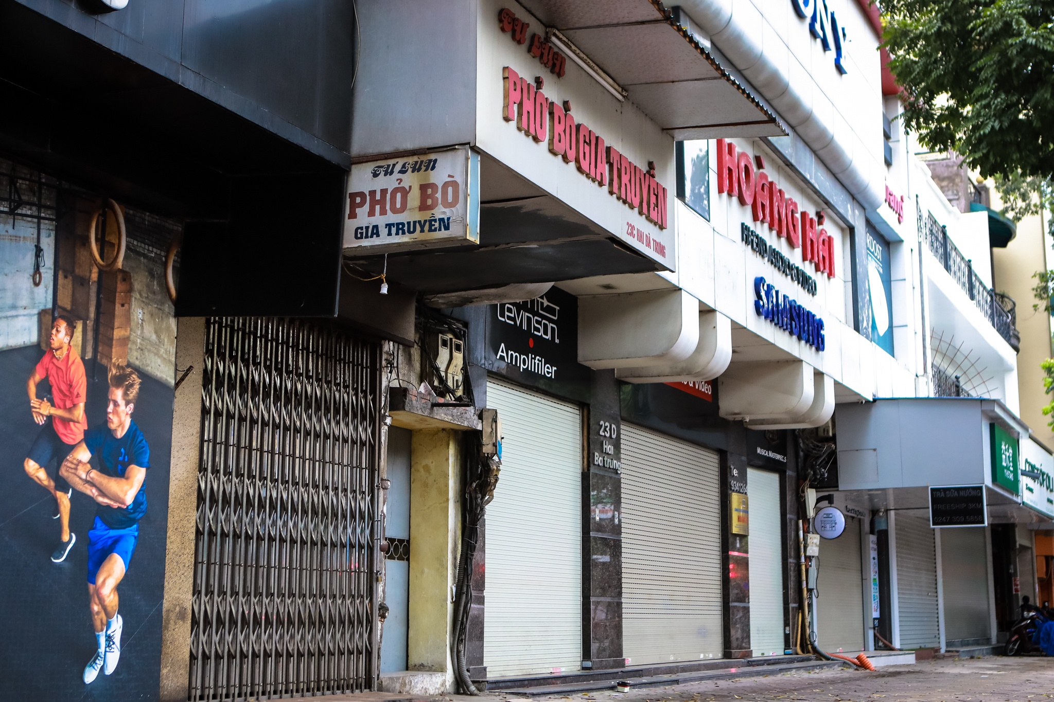 Nguoi Ha Noi doi mua di an pho anh 2