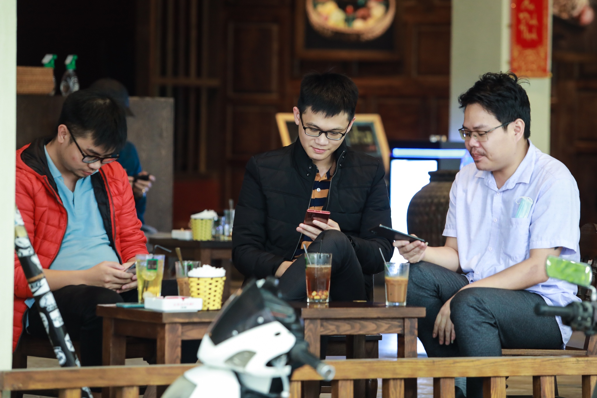 Quan com,  cafe dong duc vao buoi trua anh 10