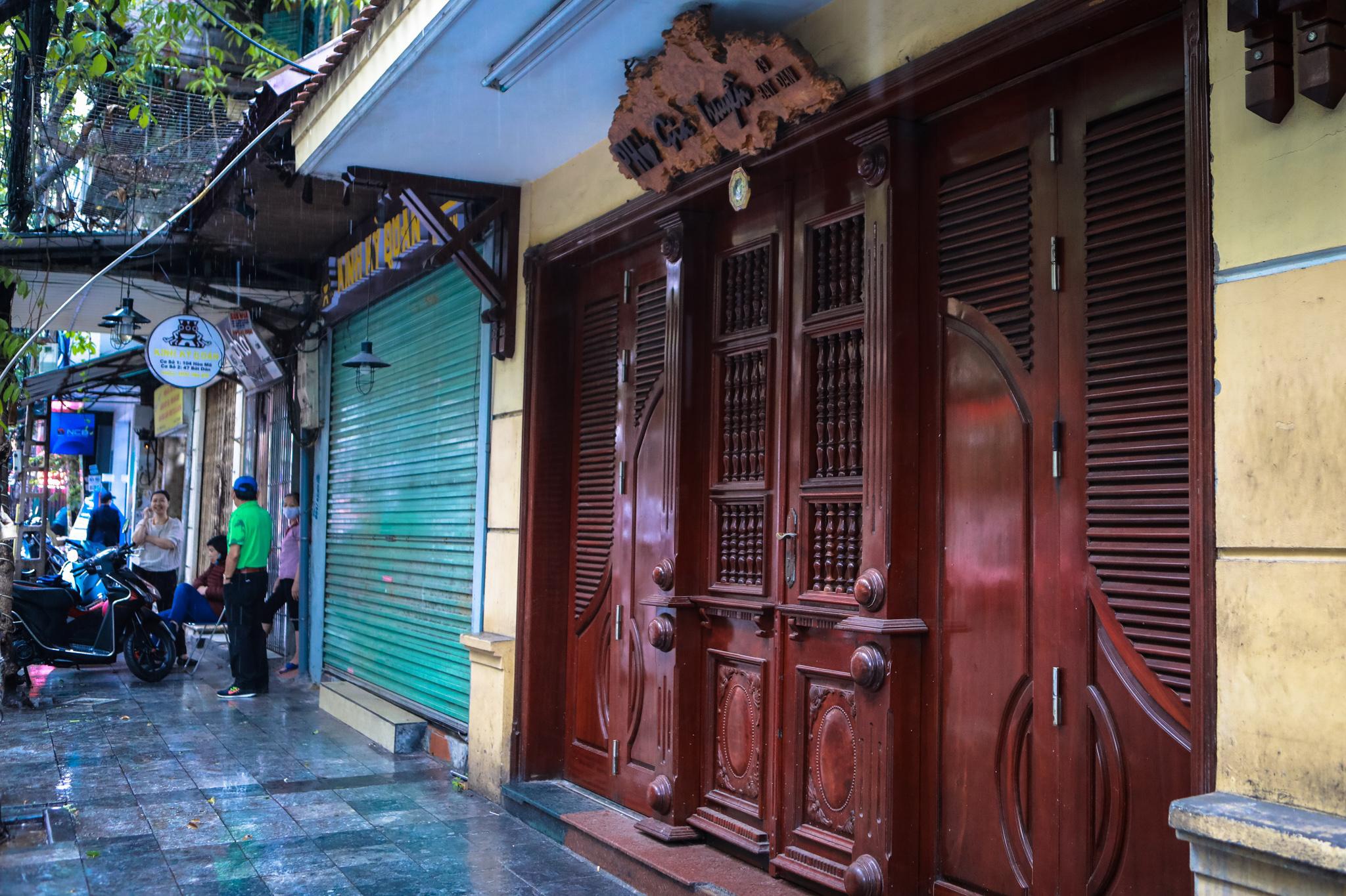 Nguoi Ha Noi doi mua di an pho anh 1