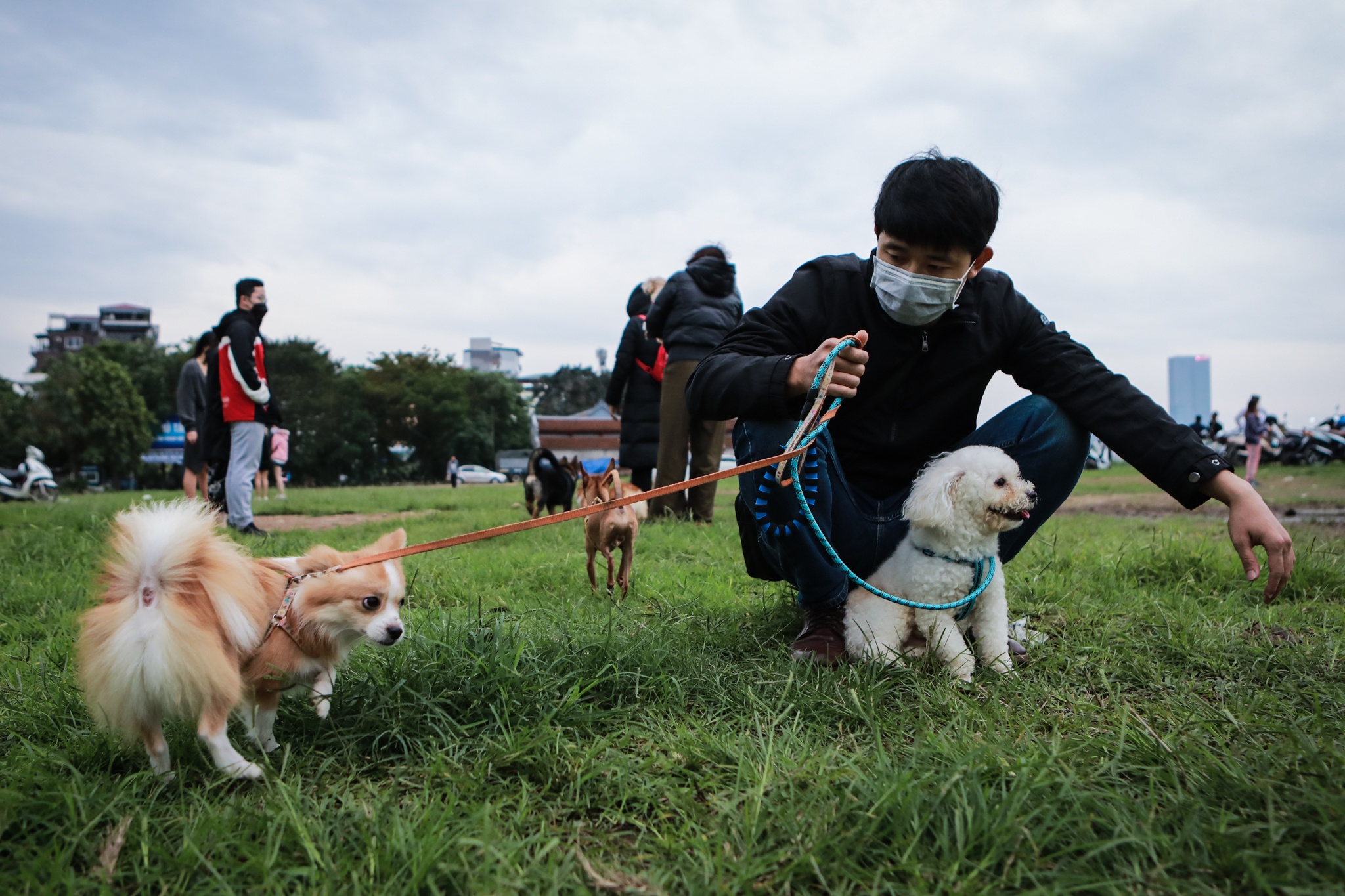 Bai co phu Tay Ho dong kin ngay cuoi tuan anh 4