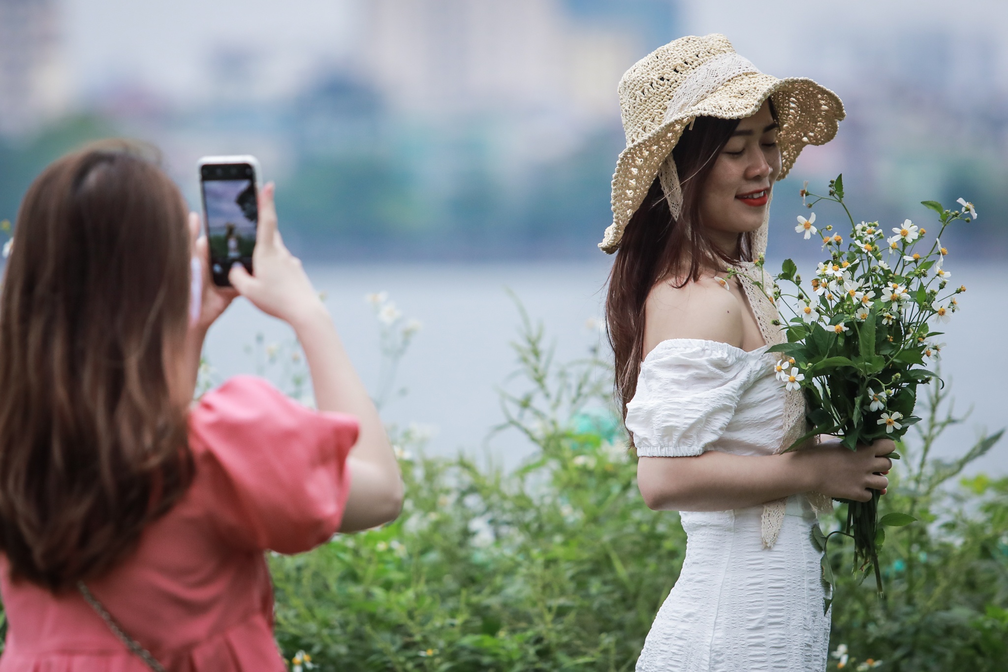 Bai co phu Tay Ho dong kin ngay cuoi tuan anh 7