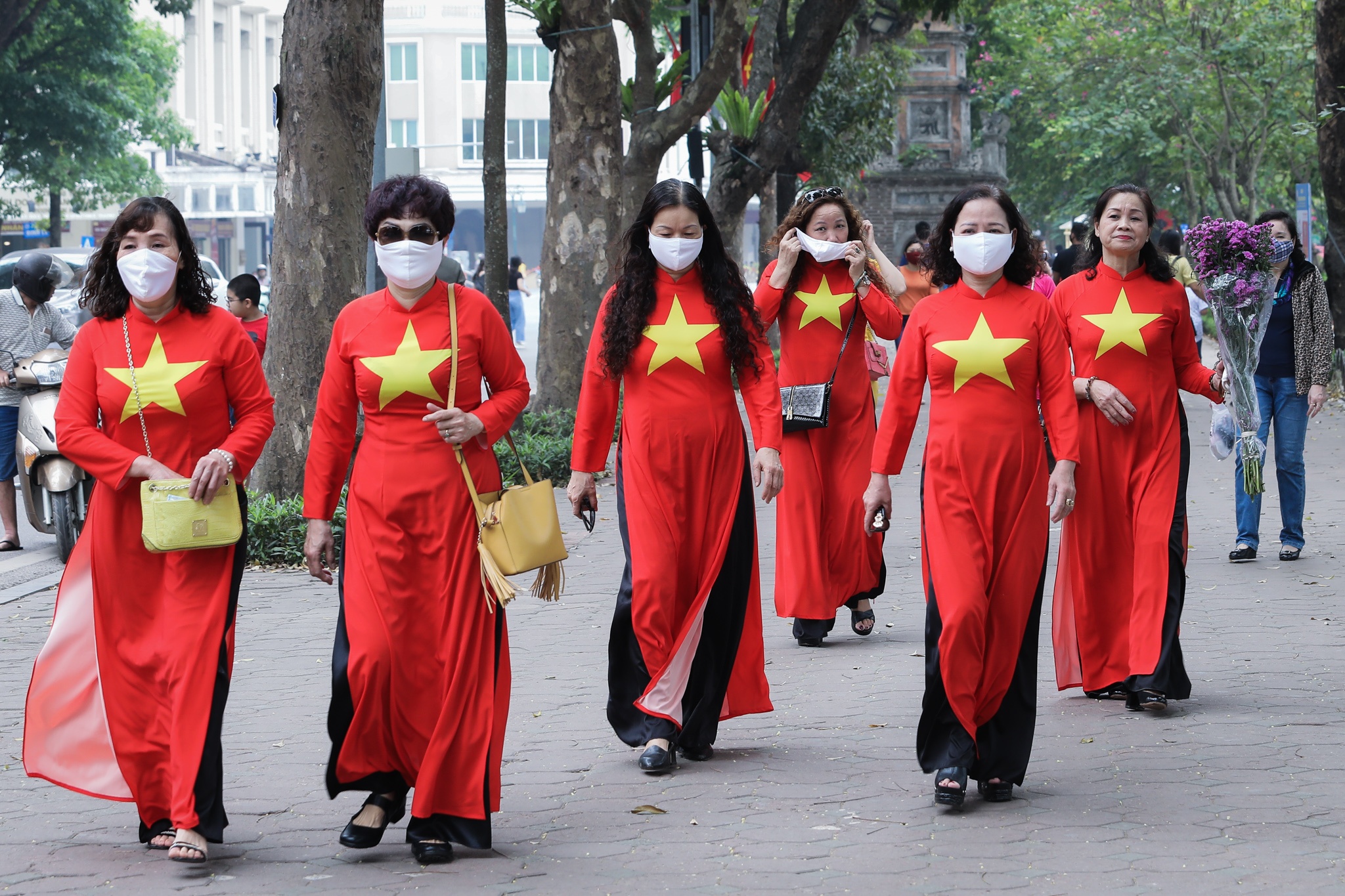 Ky nghi le khac la o Ha Noi hinh anh