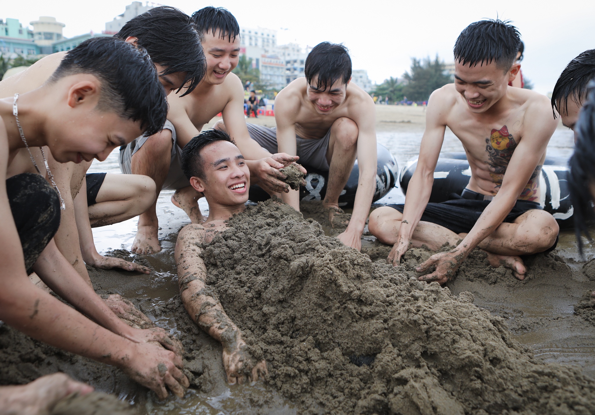 Biển Sầm Sơn vắng bóng khách du lịch ngoại tỉnh ảnh 2 Bien Sam Son vang bong khach du lich ngoai tinh anh 2