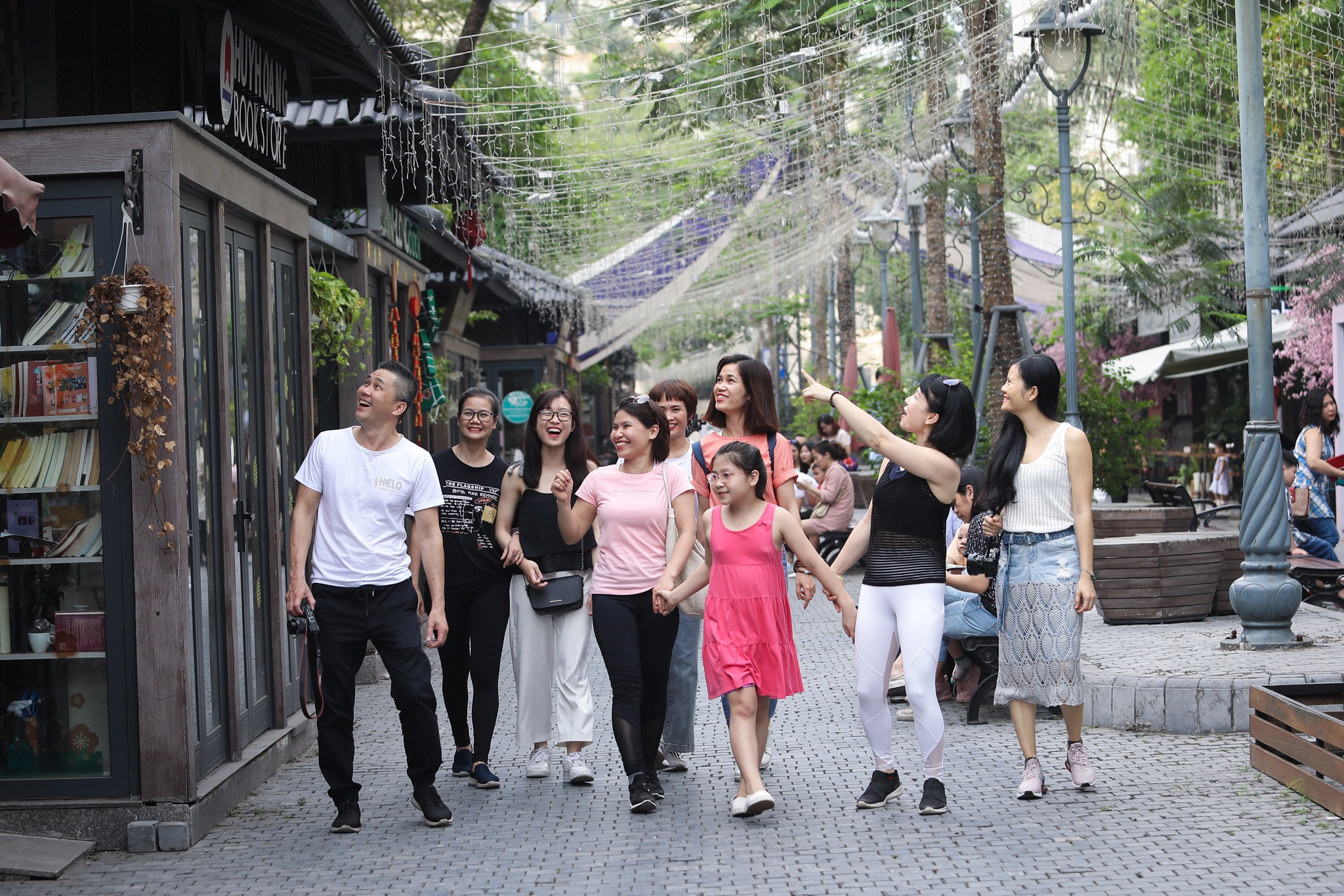 Pho sach Ha Noi anh 2