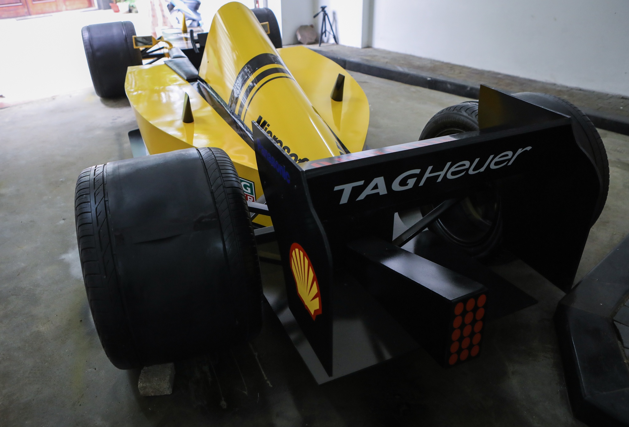 Tự làm xe đua F1 trong 2 tuần cách ly xã hội để đấu giá ảnh 7 Tu lam xe dua F1 trong 2 tuan cach ly xa hoi de dau gia anh 7