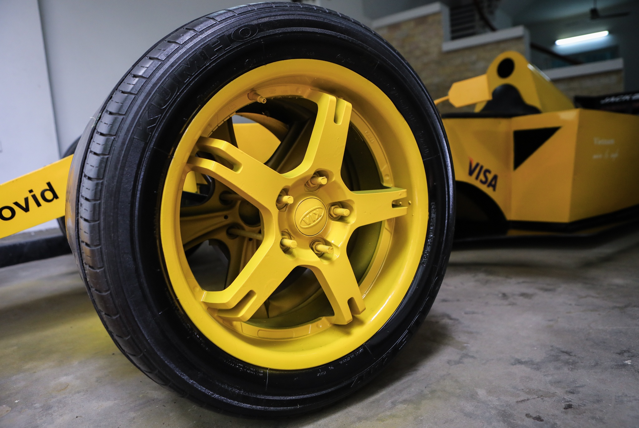 Tự làm xe đua F1 trong 2 tuần cách ly xã hội để đấu giá ảnh 3 Tu lam xe dua F1 trong 2 tuan cach ly xa hoi de dau gia anh 3