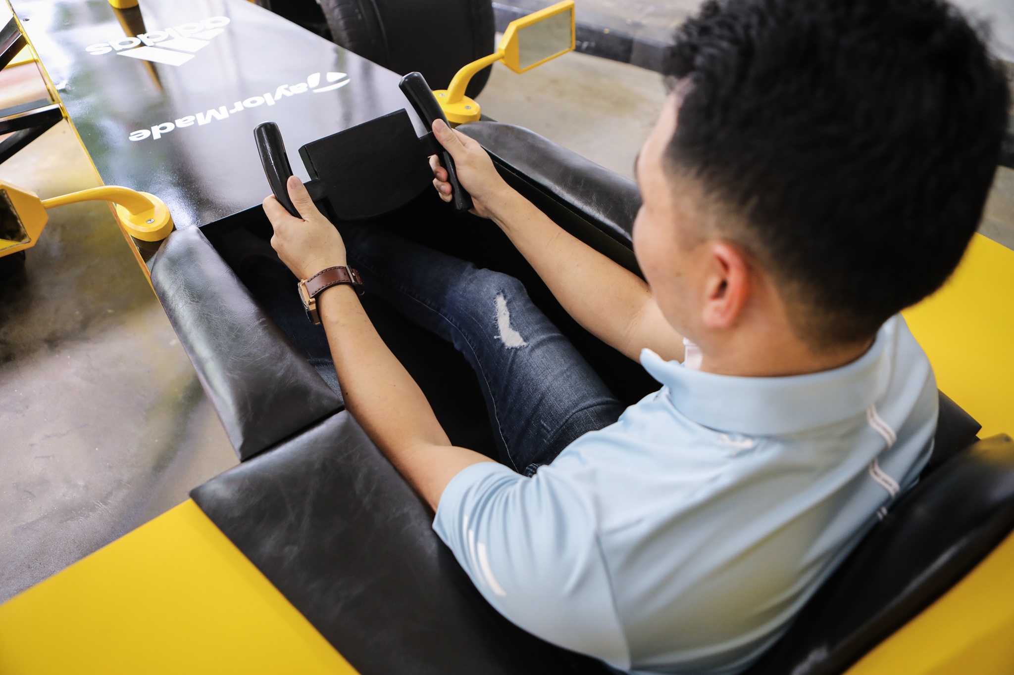 Tự làm xe đua F1 trong 2 tuần cách ly xã hội để đấu giá ảnh 4 Tu lam xe dua F1 trong 2 tuan cach ly xa hoi de dau gia anh 4